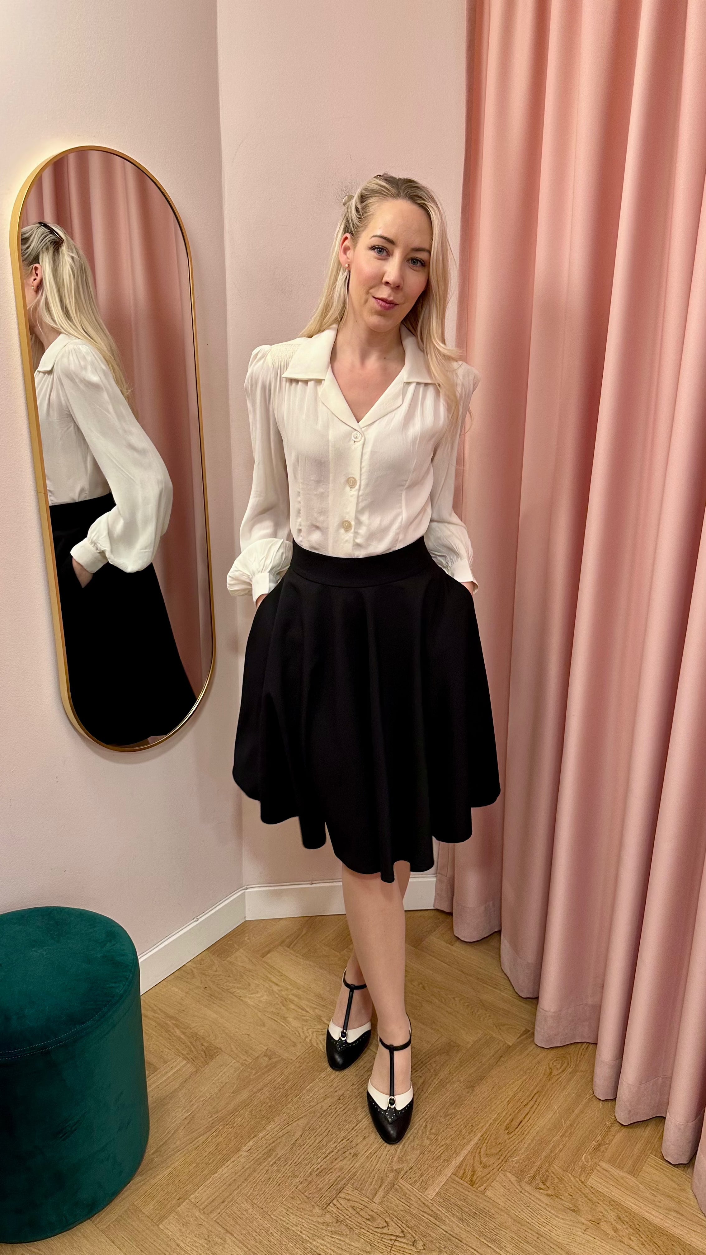 1950'er stils swingnederdel i sort Nederdel Daisy Dapper 