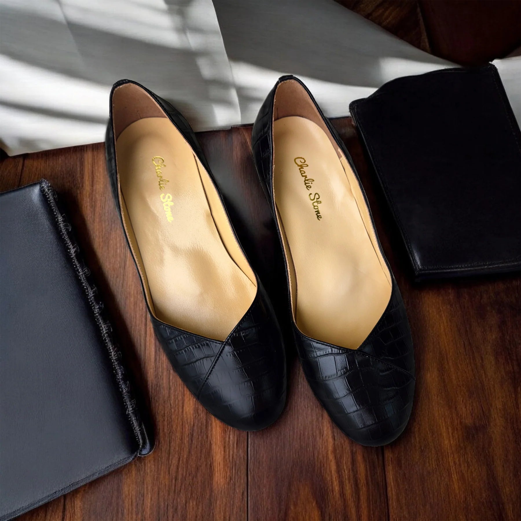 Agatha pump i jægergrøn "croc"-mønstret læder sko Charlie Stone 