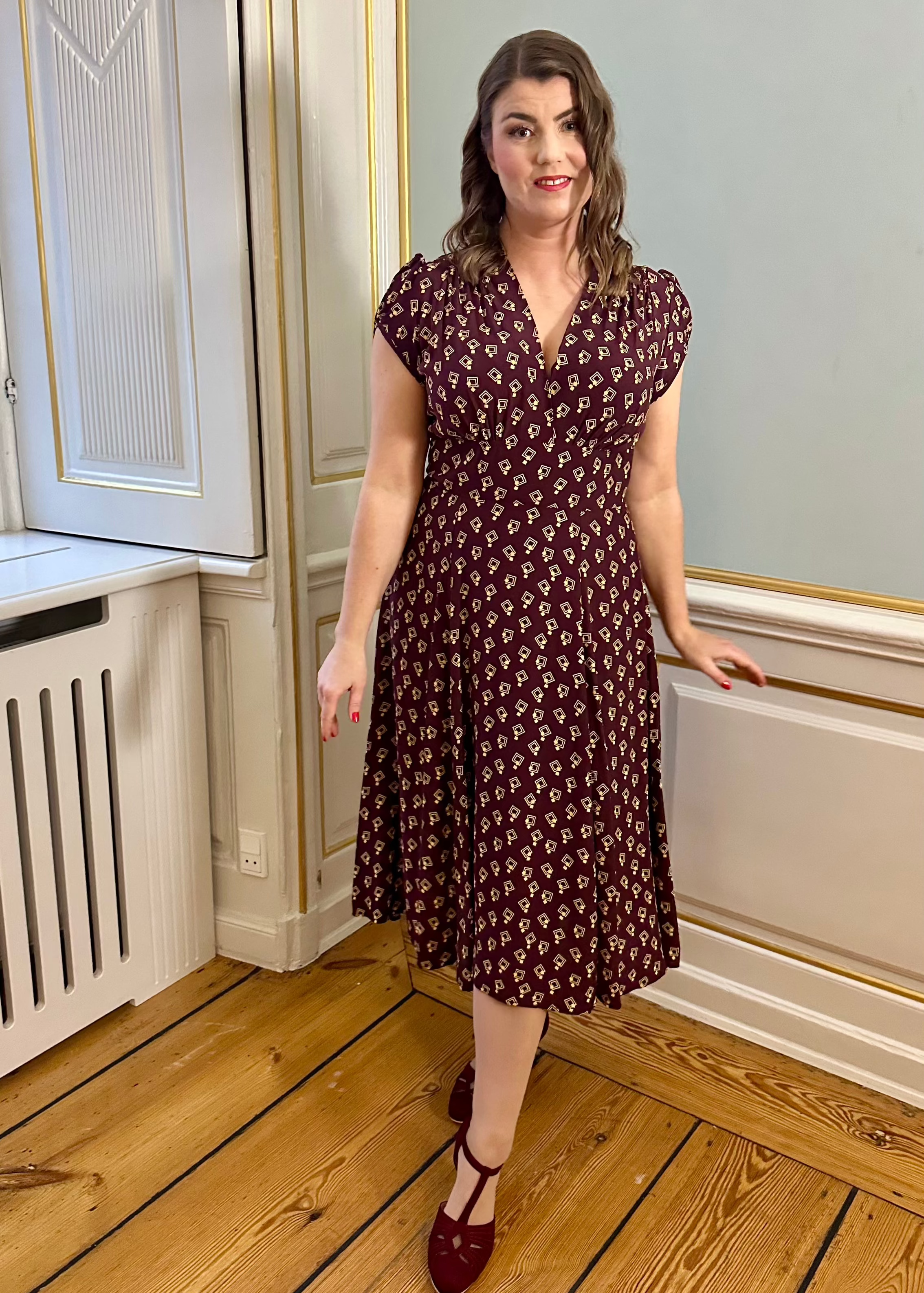 Ava klassisk A-form kjole i blommefarvet 'Diamond Deco' aline kjole House of Foxy 