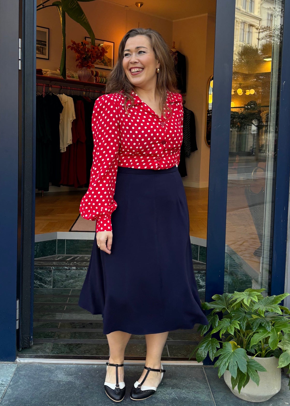 Bette midi nederdel - navy blå midi nederdel Weekend Doll 