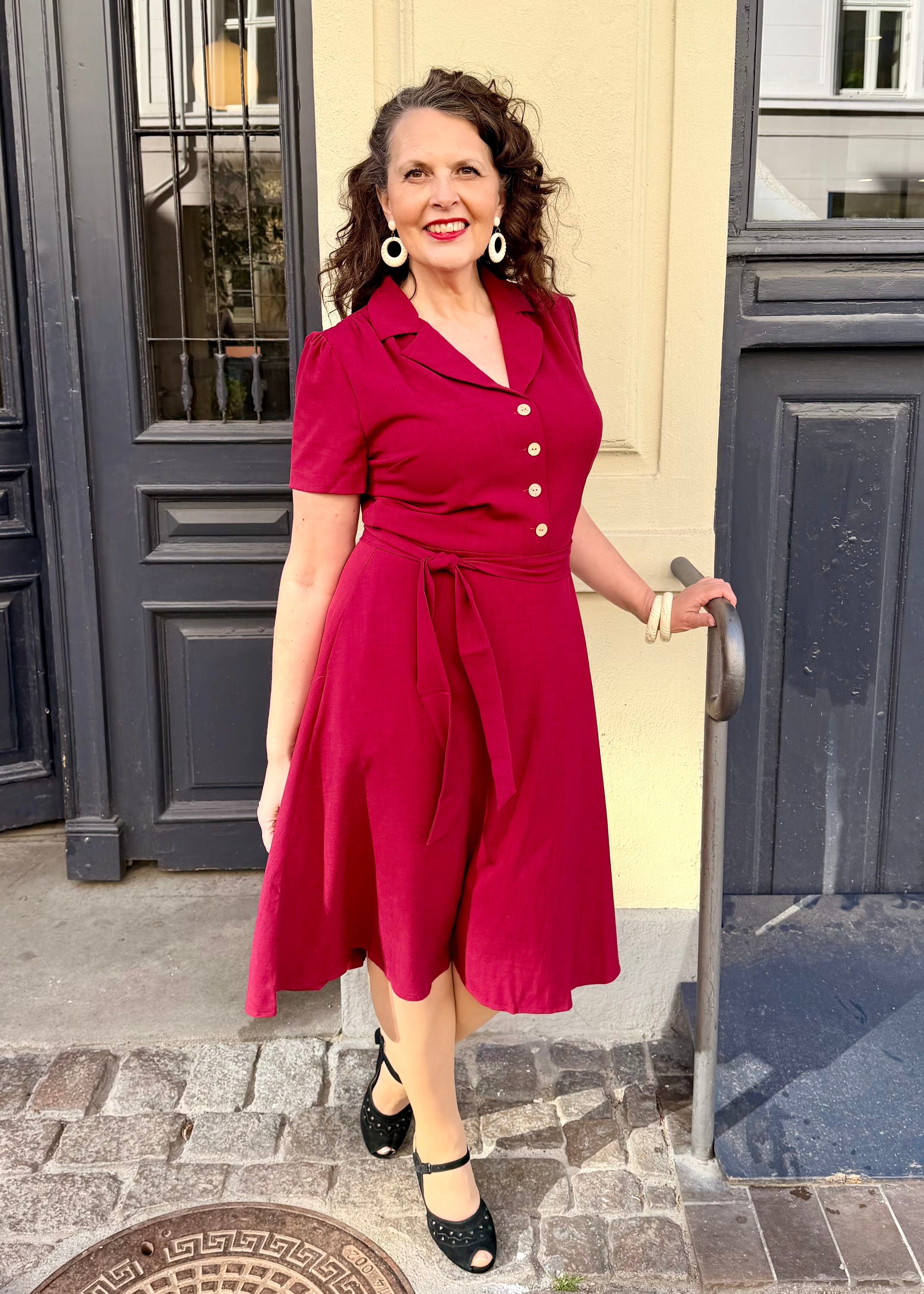 Betty kortærmet skjortekjole - berry linen skjortekjole Daisy Dapper 