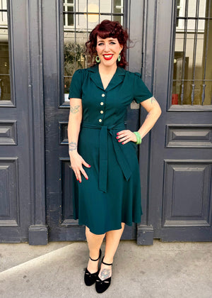 Betty kortærmet skjortekjole - mørk grøn linen skjortekjole Daisy Dapper 