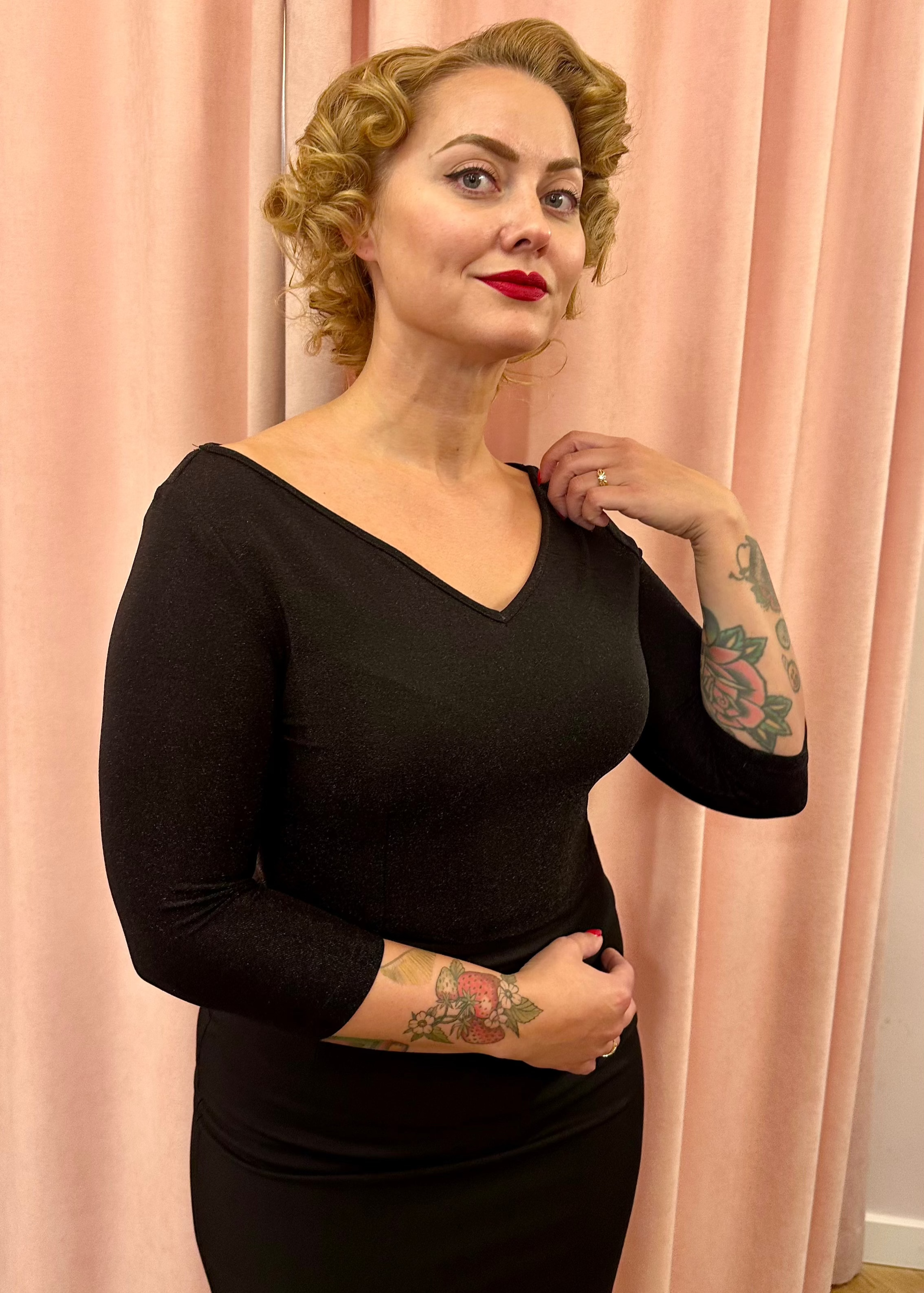 Boatneck vendbar top i sort med glimmer bluse Daisy Dapper 