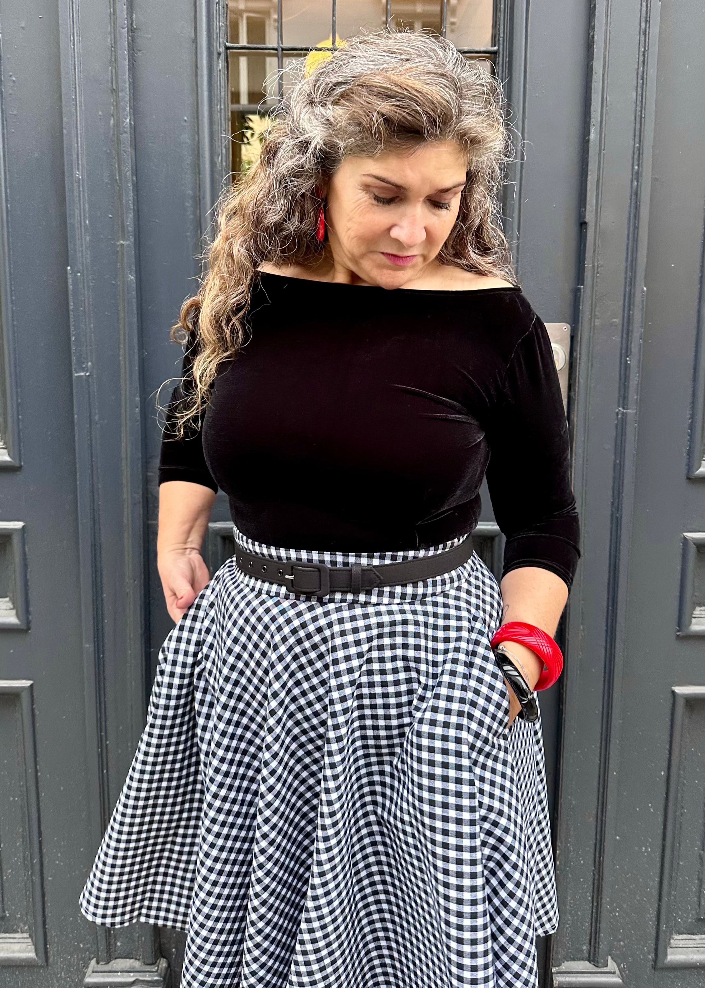 Boatneck vendbar top i sort velour jersey top Daisy Dapper 