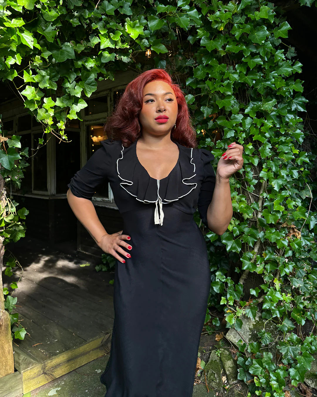Cora bias-cut kjole i sort aline kjole House of Foxy 