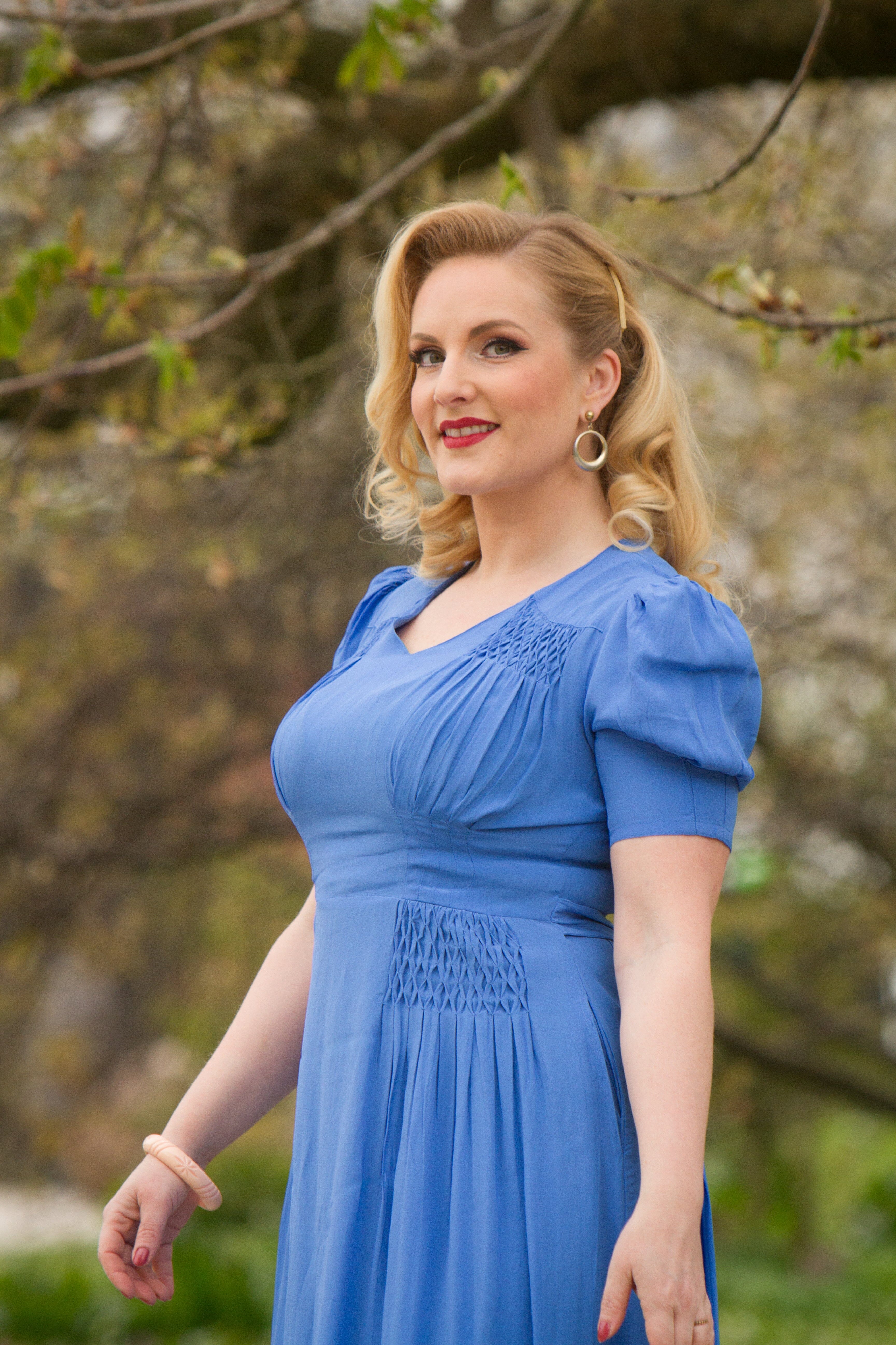 Daisy Dress med smock i palace blue aline kjole Seamstress Of Bloomsbury 