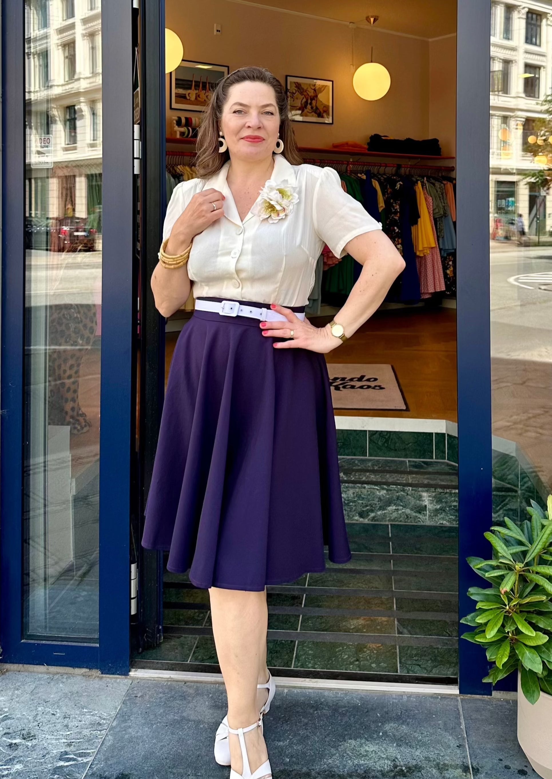 Grace kortærmet skjorte i creme kortærmet skjorte Seamstress Of Bloomsbury 