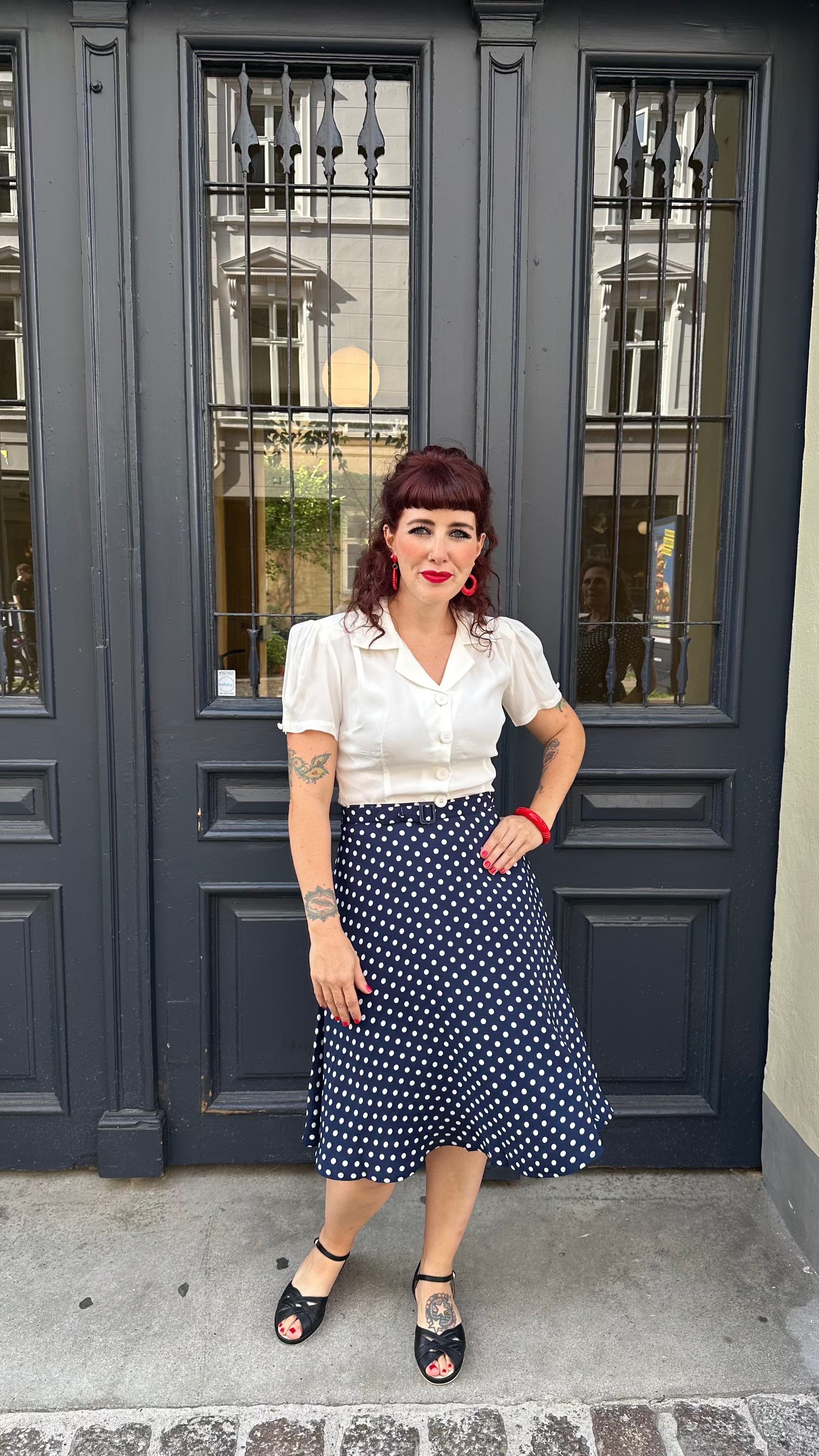 Grace kortærmet skjorte i creme kortærmet skjorte Seamstress Of Bloomsbury 