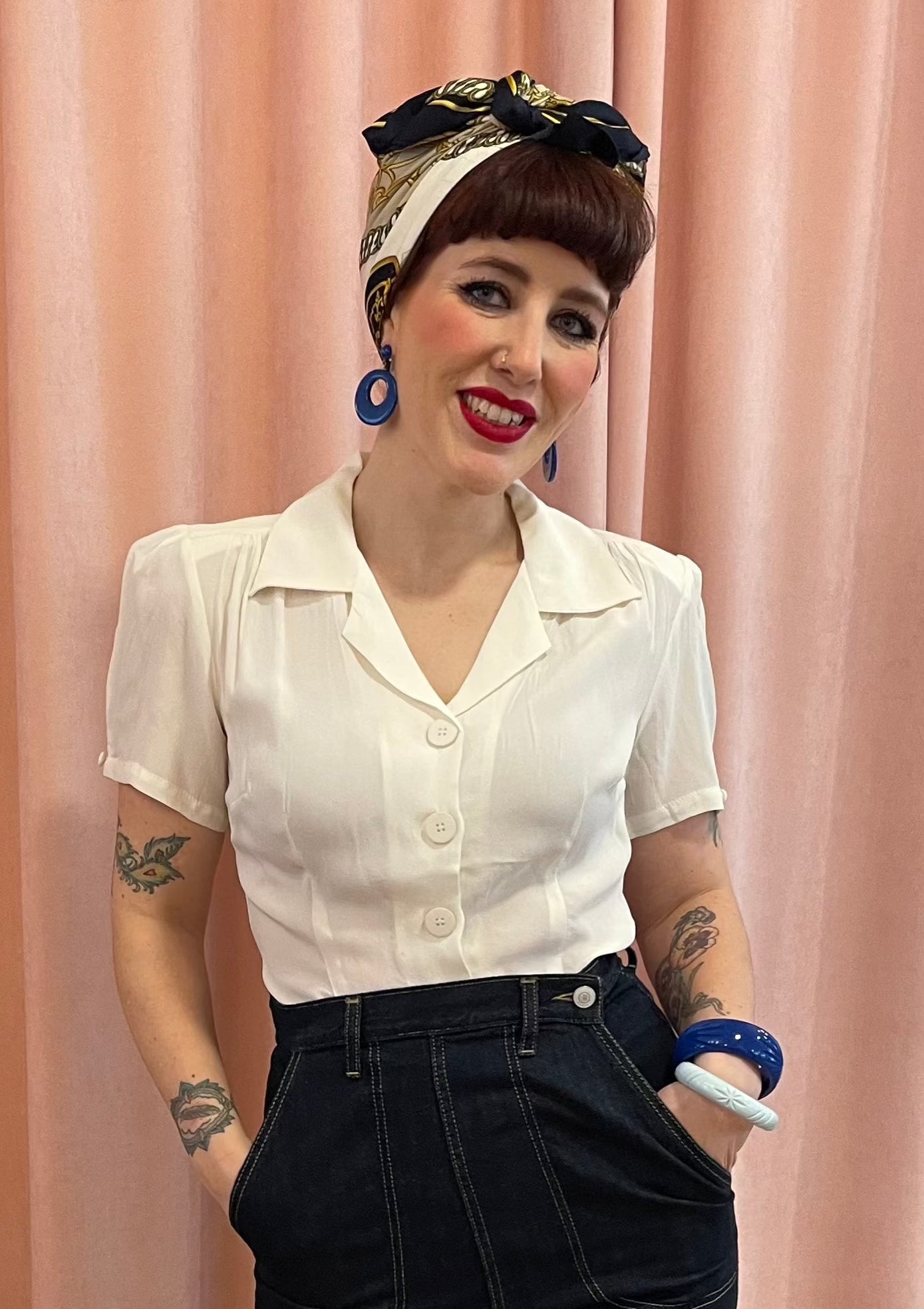 Grace kortærmet skjorte i creme Seamstress Of Bloomsbury 