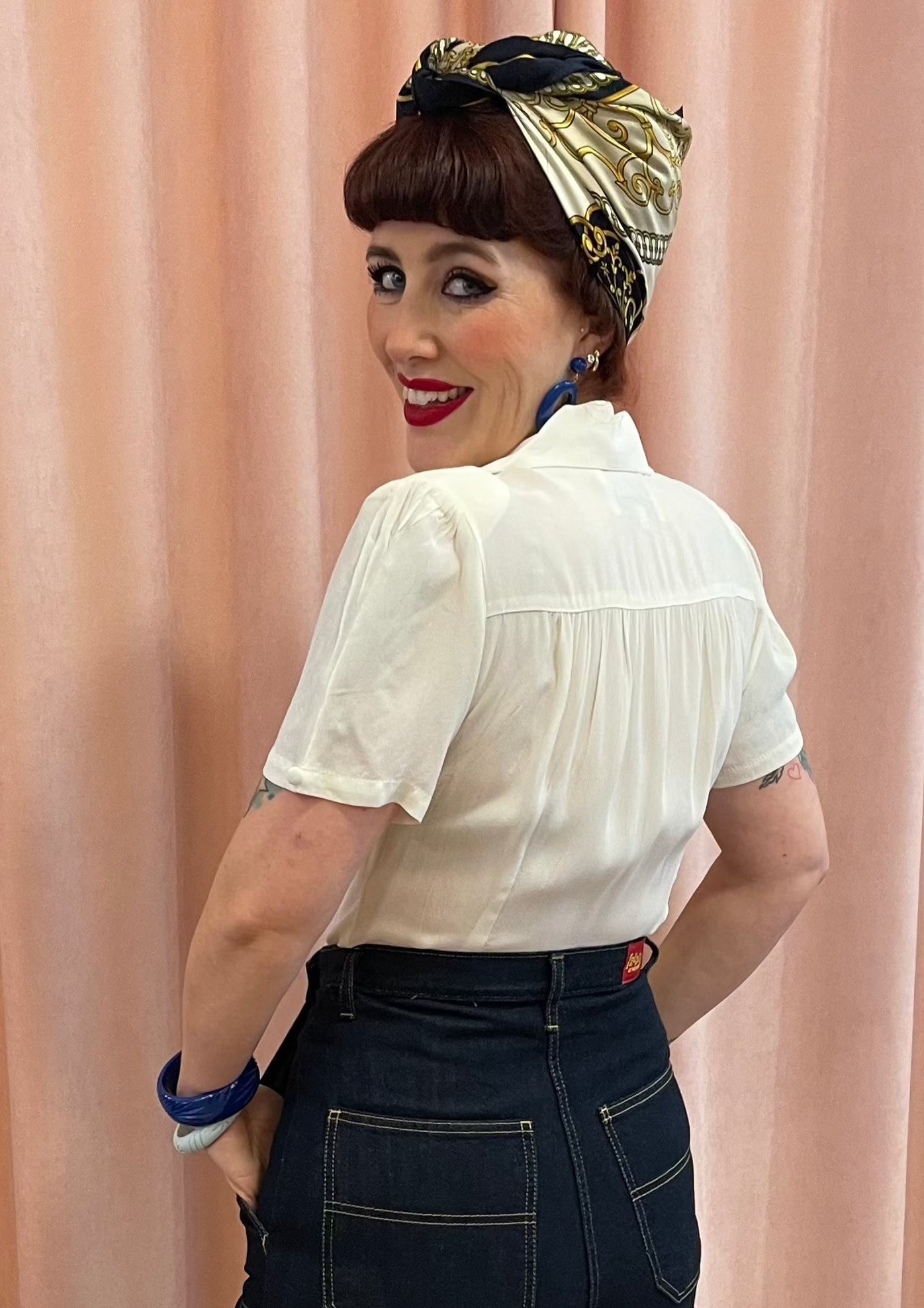 Grace kortærmet skjorte i creme Seamstress Of Bloomsbury 