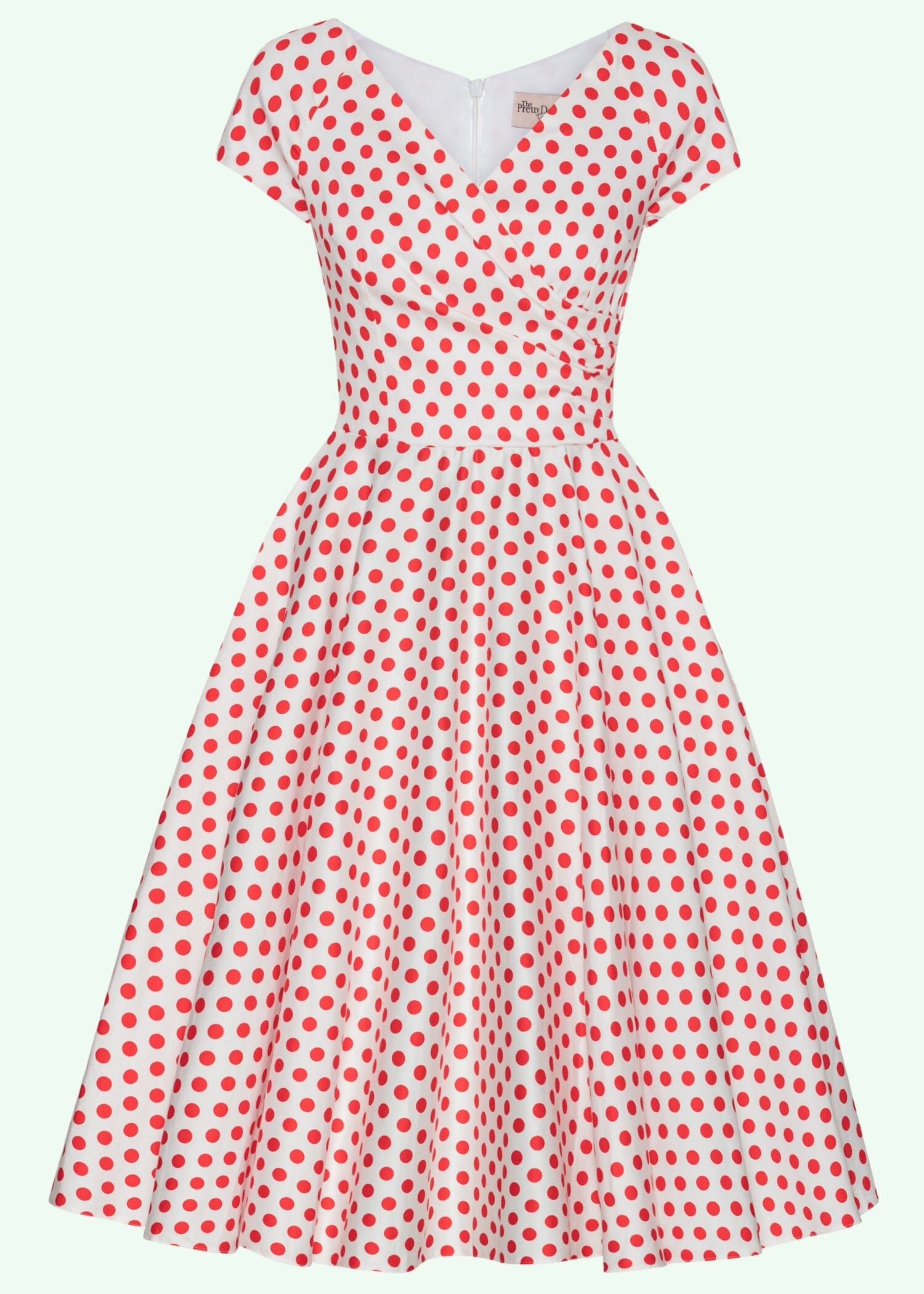 Hourglass swingkjole i hvid med røde prikker fra Pretty Dress Company
