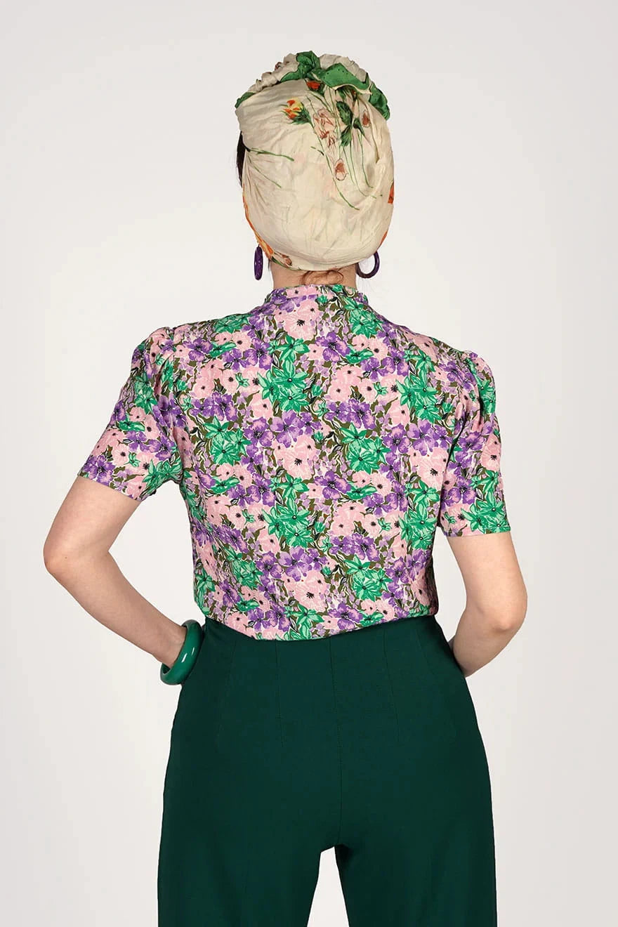 Ingrid bindesløjfe bluse i 'spring garden' print bluse Weekend Doll 