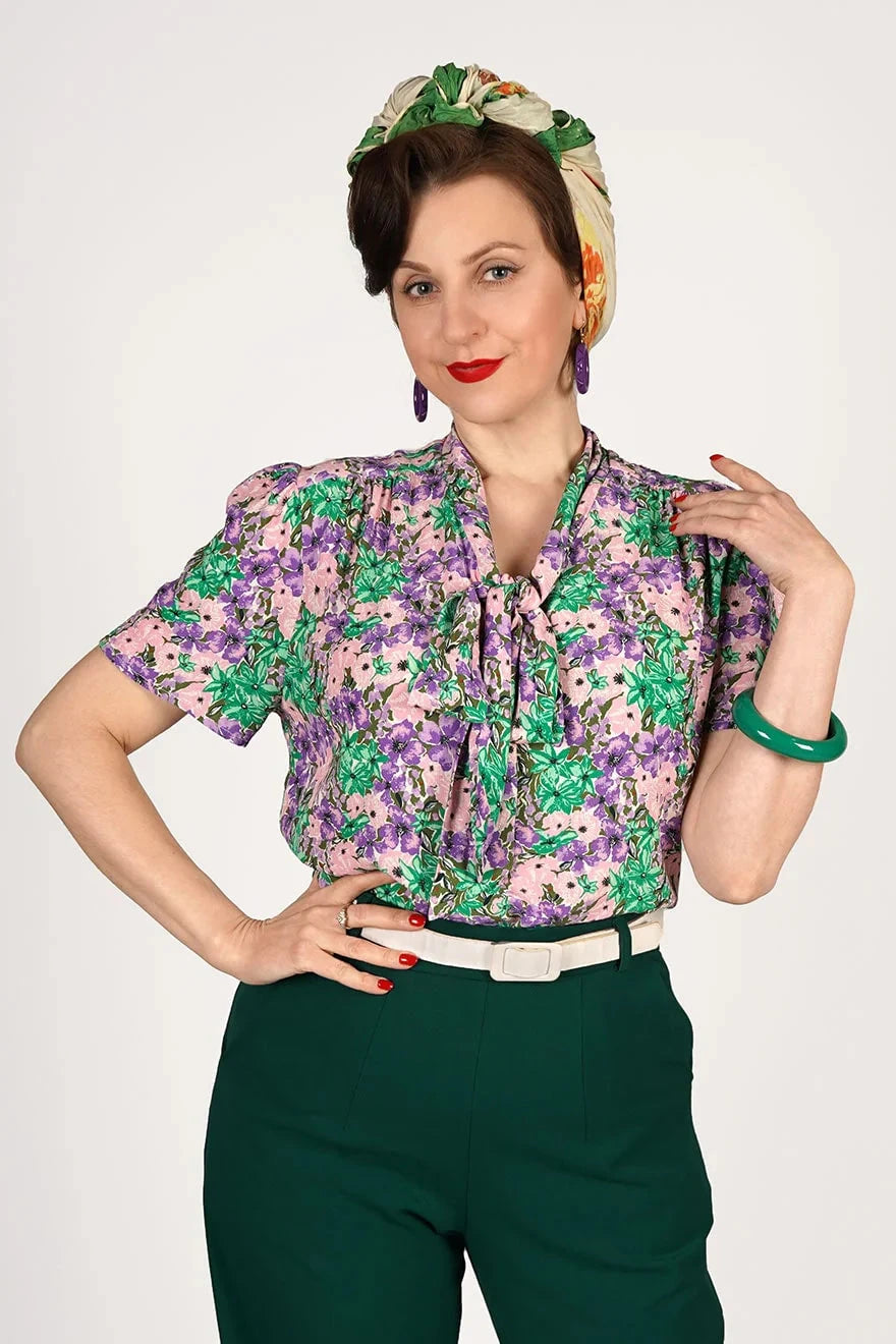 Ingrid bindesløjfe bluse i 'spring garden' print bluse Weekend Doll 