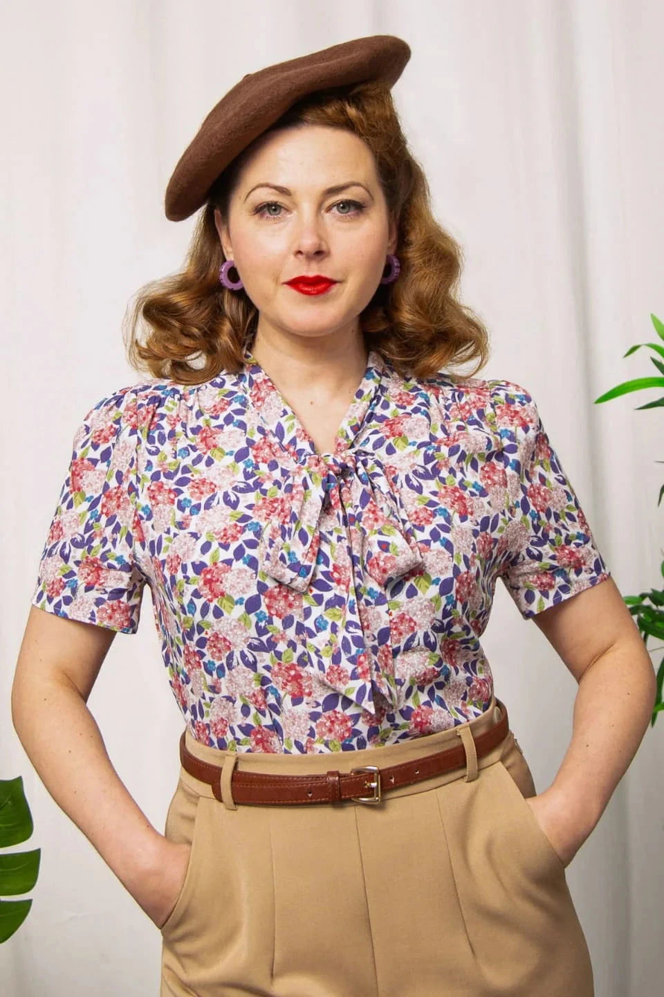 Ingrid skjorte med bindesløjfe - Purple Hydrangea kortærmet skjorte Weekend Doll 