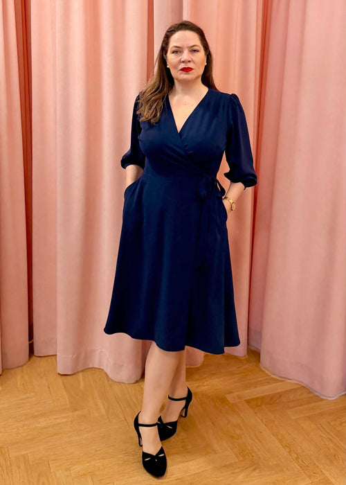 Jane slåom kjole med 3/4 ærmer - navy blå