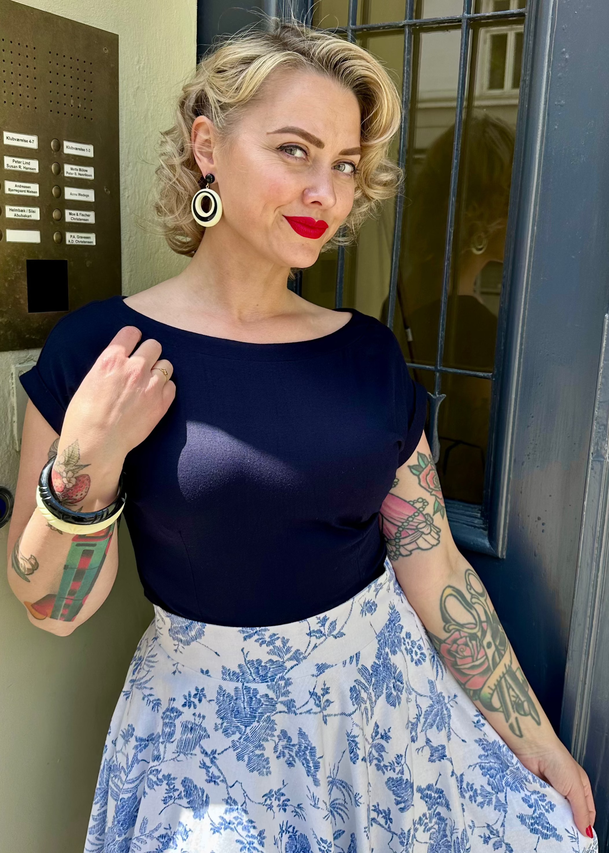 Kortærmet vendbar boatneck top i navy jersey top Daisy Dapper 