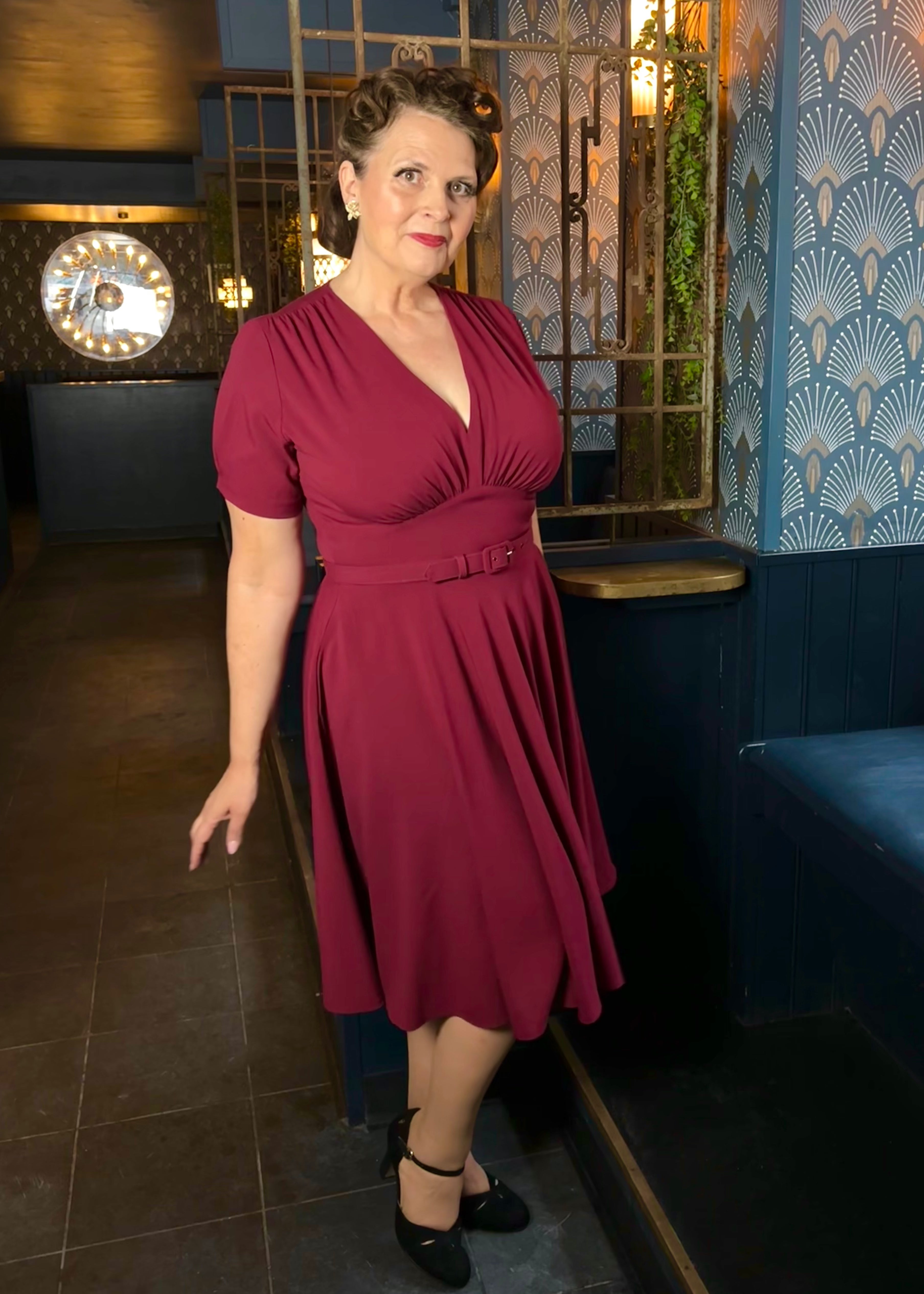 Marilyn kortærmet swingkjole i berry swing kjole Daisy Dapper 