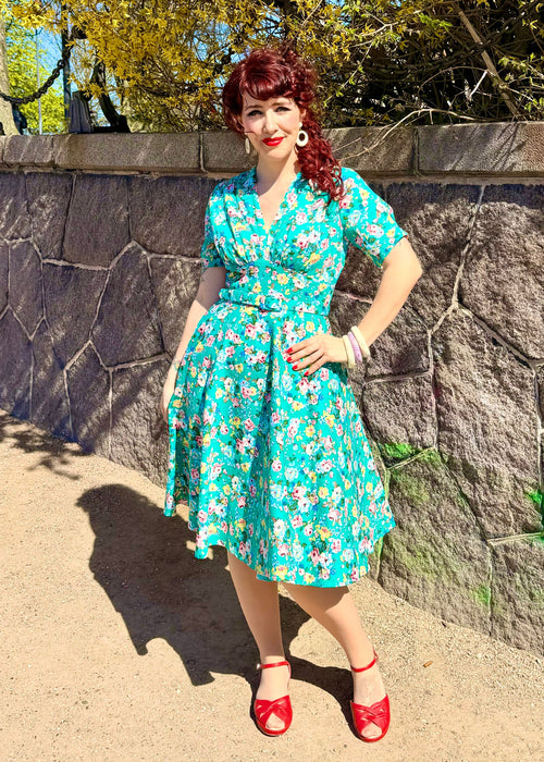 Marilyn swingkjole med korte ærmer - green roses