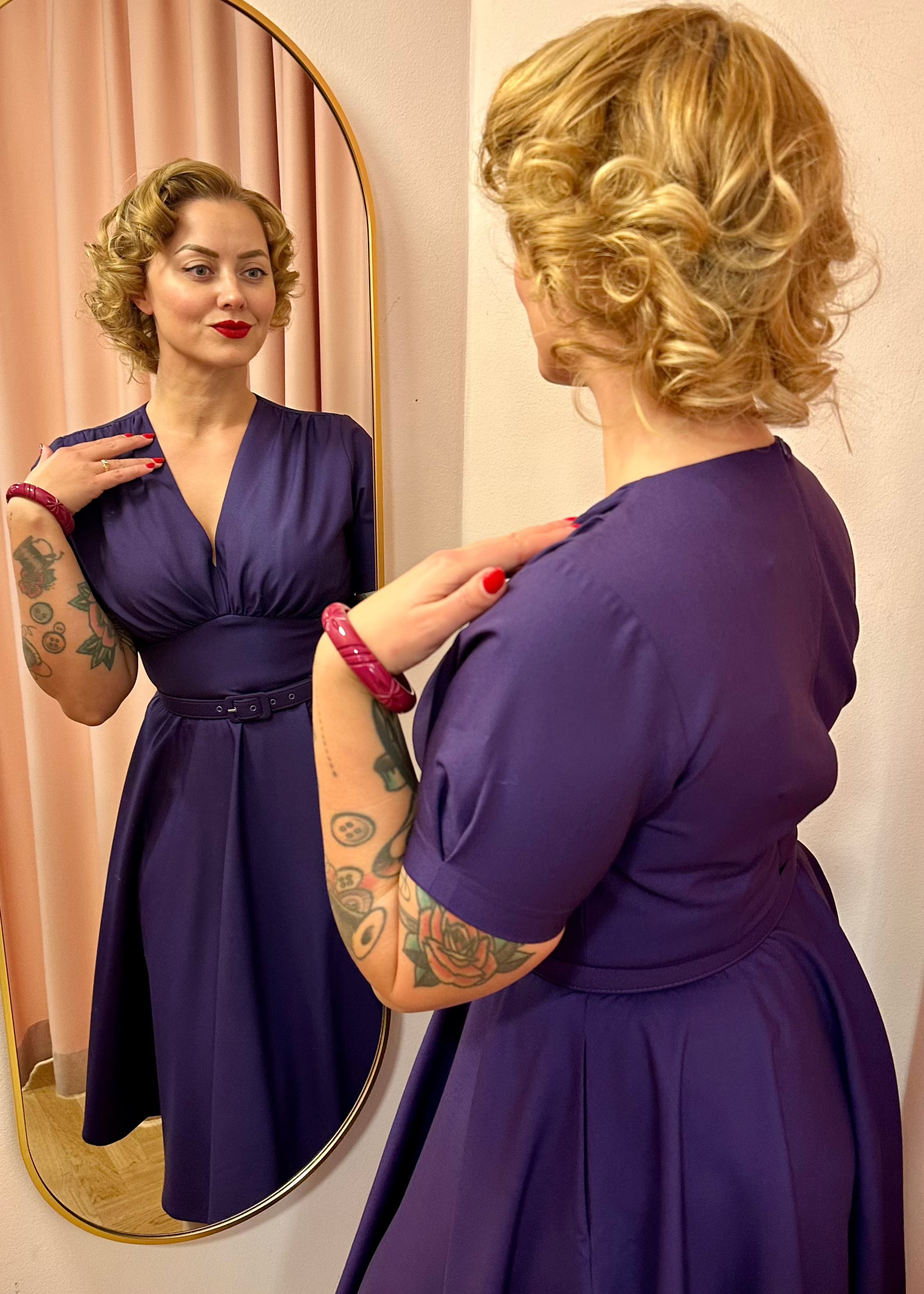 Marilyn swingkjole med korte ærmer i lilla swing kjole Daisy Dapper 