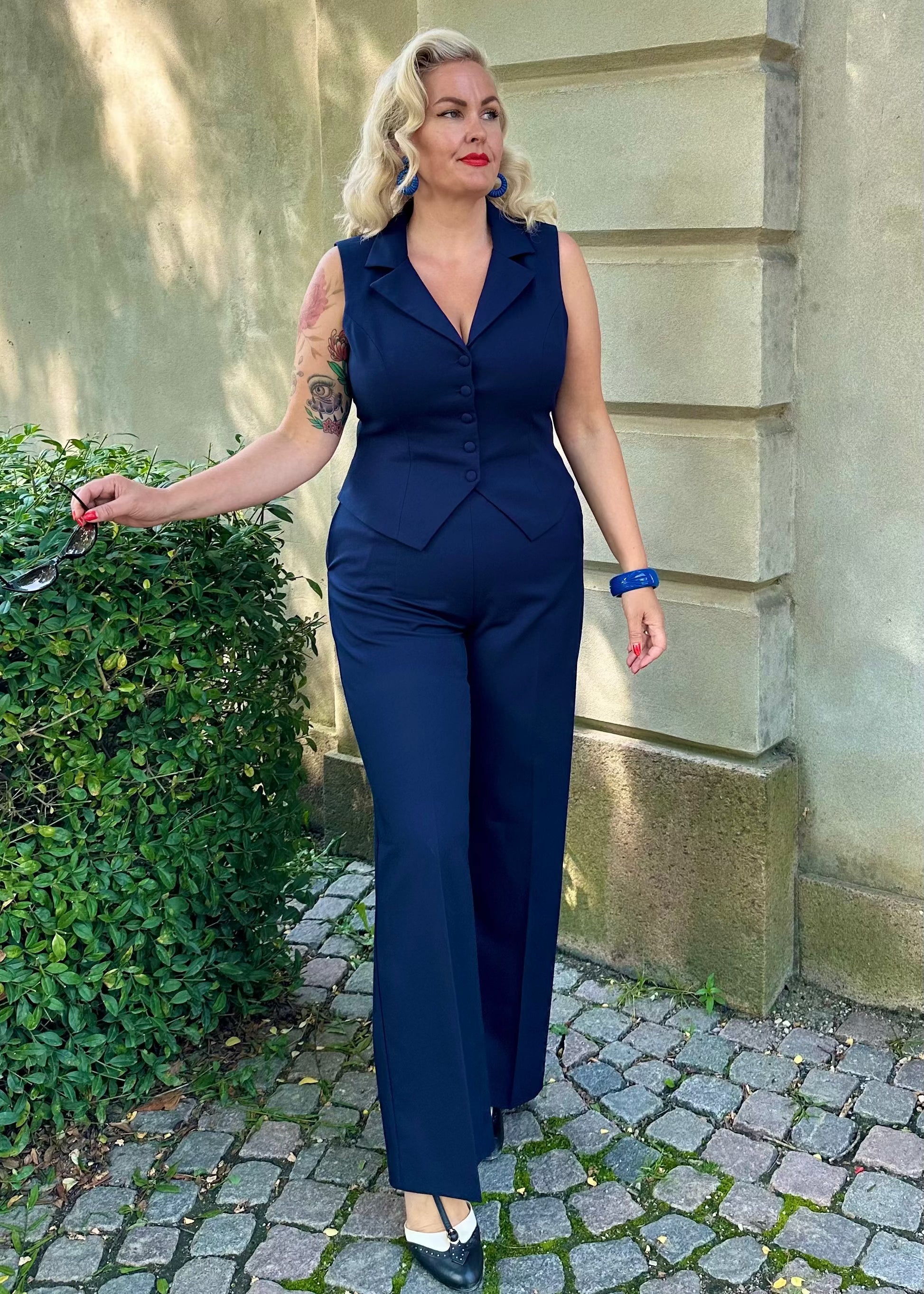 Marlene vest i navy blå vest Daisy Dapper 