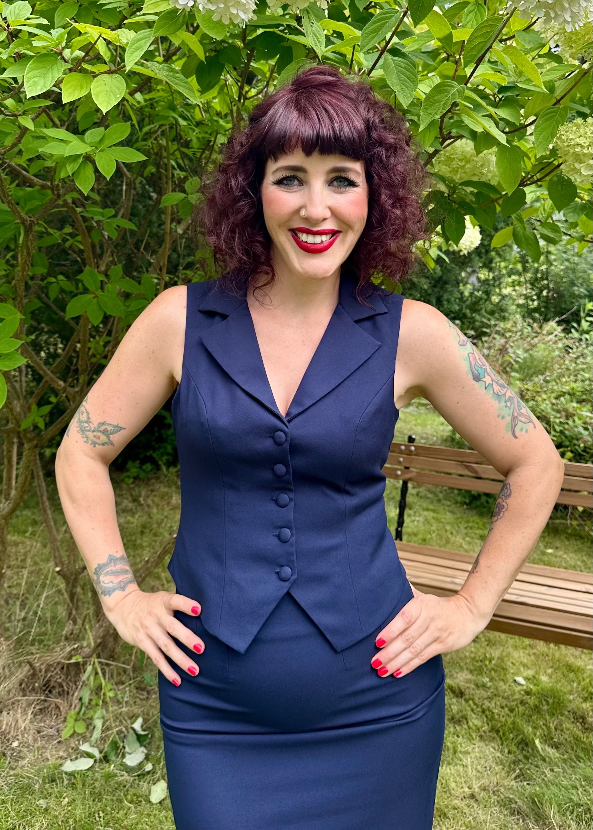 Marlene vest i navy blå vest Daisy Dapper 