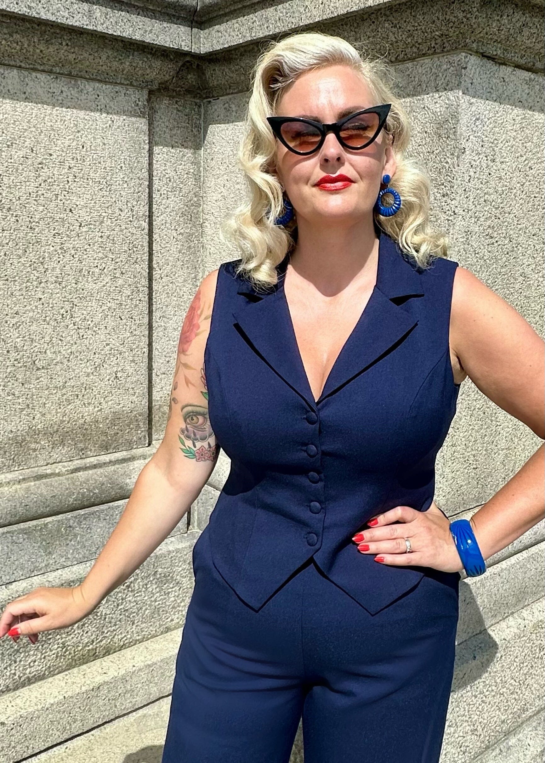 Marlene vest i navy blå vest Daisy Dapper 