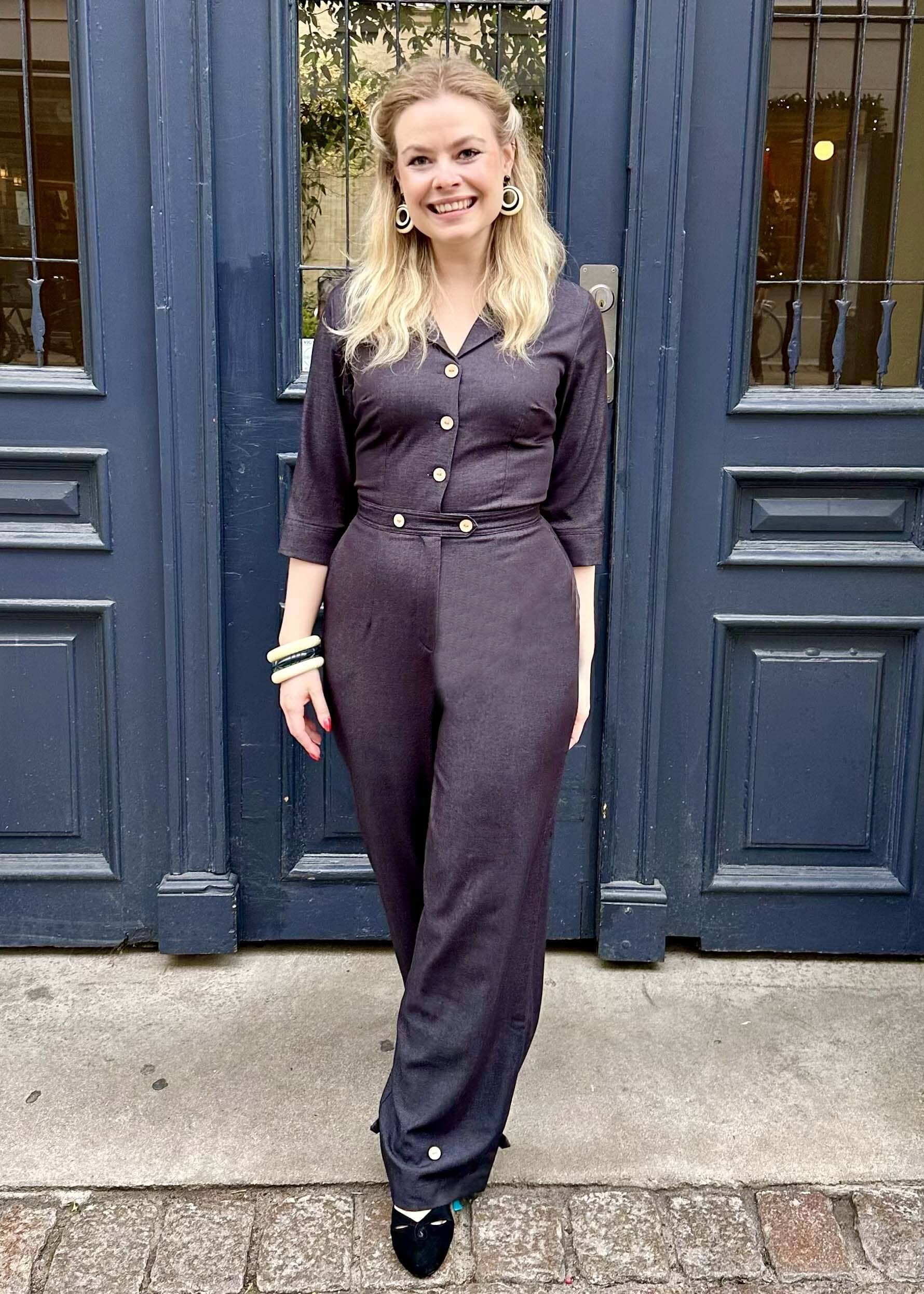 Vintage buksedragt i sort denim look – Maxine fra Daisy Dapper