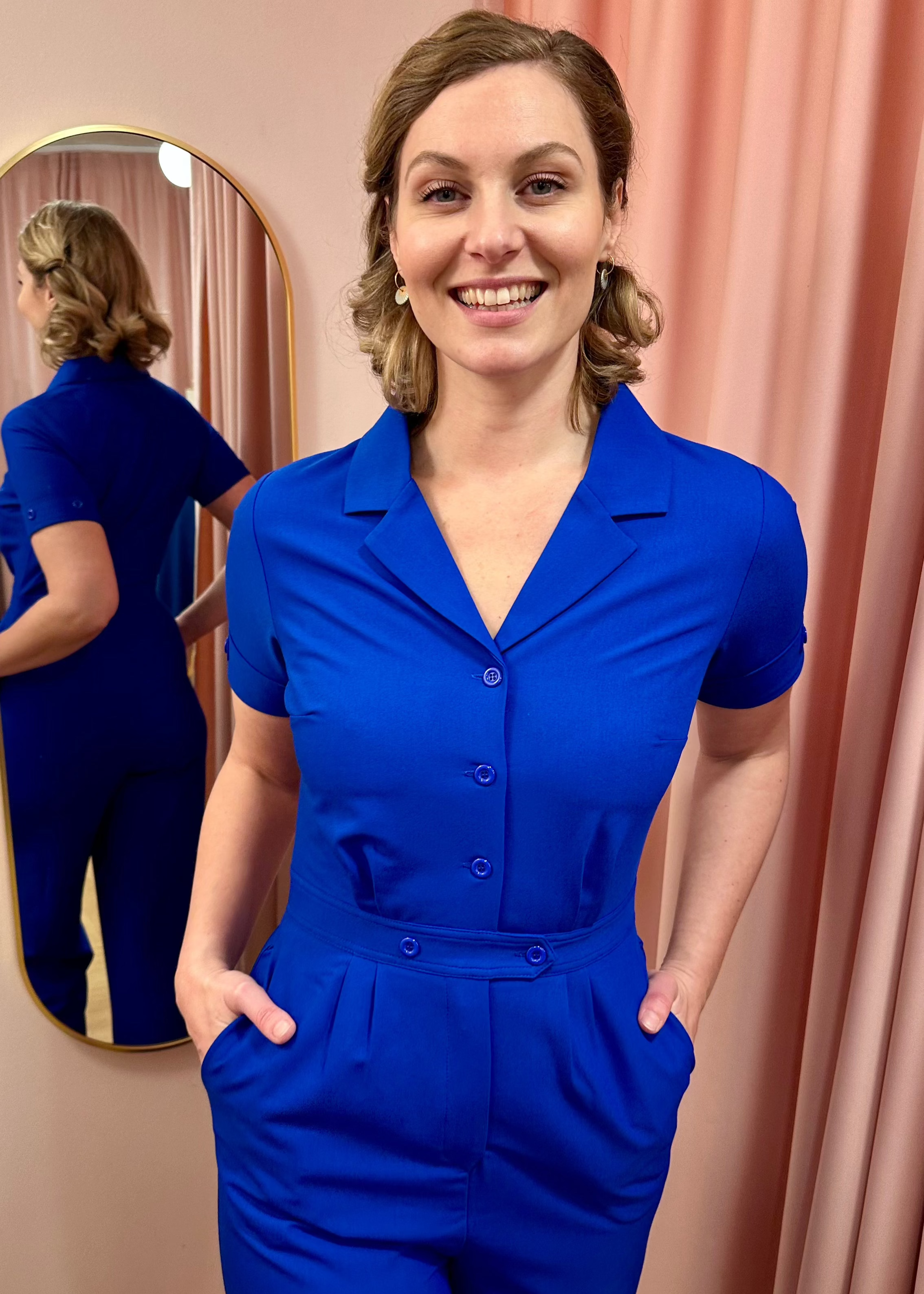 Maxine buksedragt med korte ærmer i kobolt blå toej Daisy Dapper 