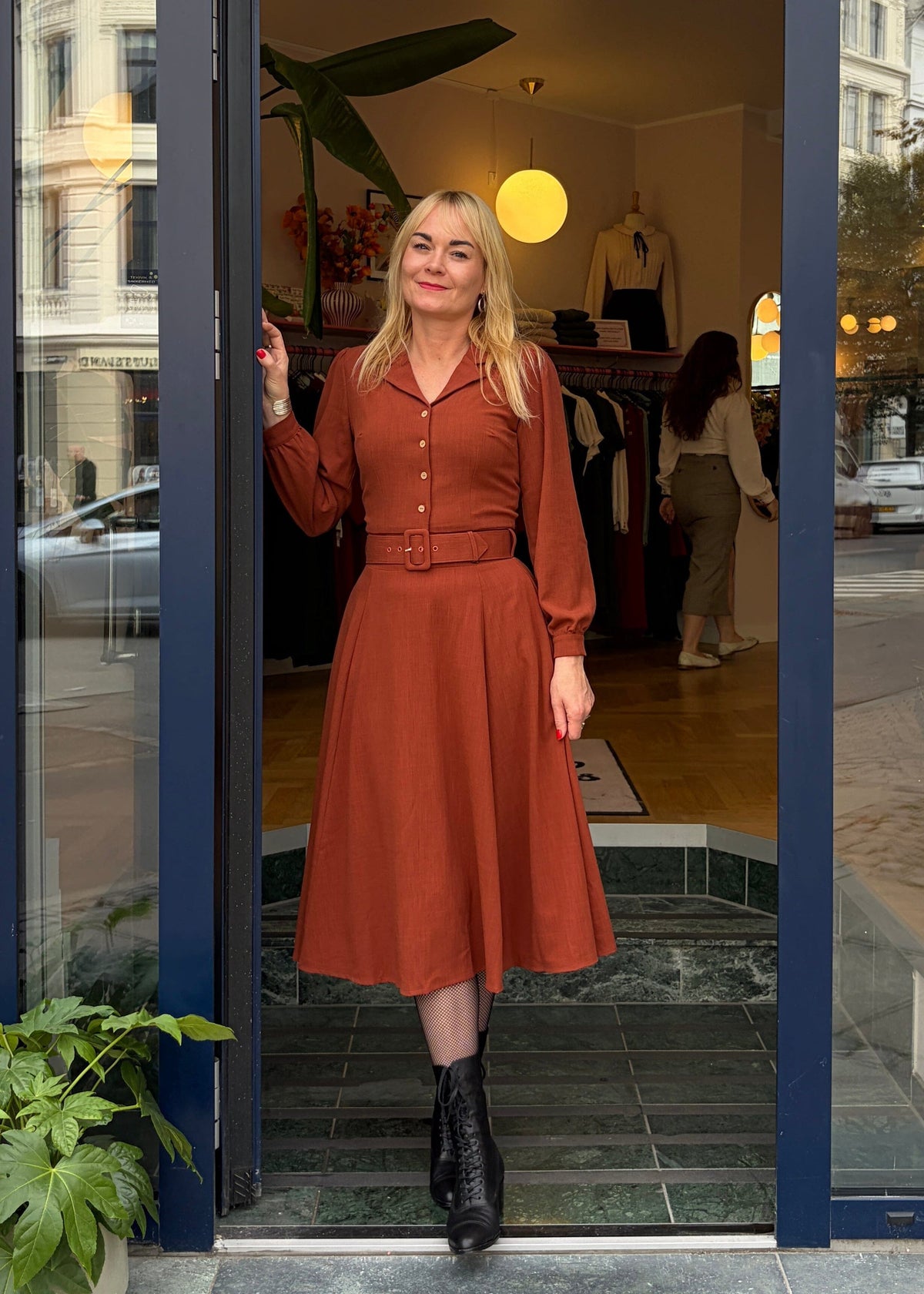 Midi nederdel med bælte - cognac linen look midi nederdel Daisy Dapper 