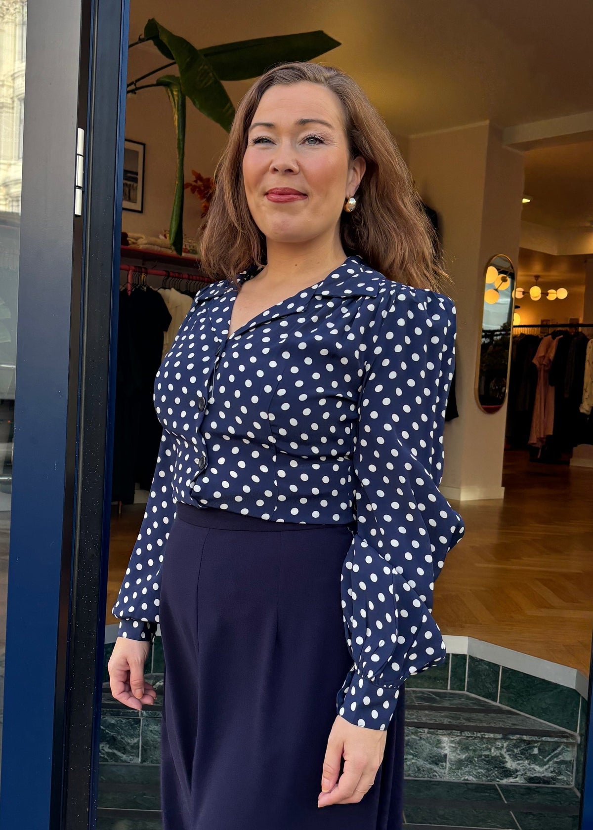 Poppy vintage stils skjortebluse - blå med prikker langærmet skjorte Seamstress Of Bloomsbury 