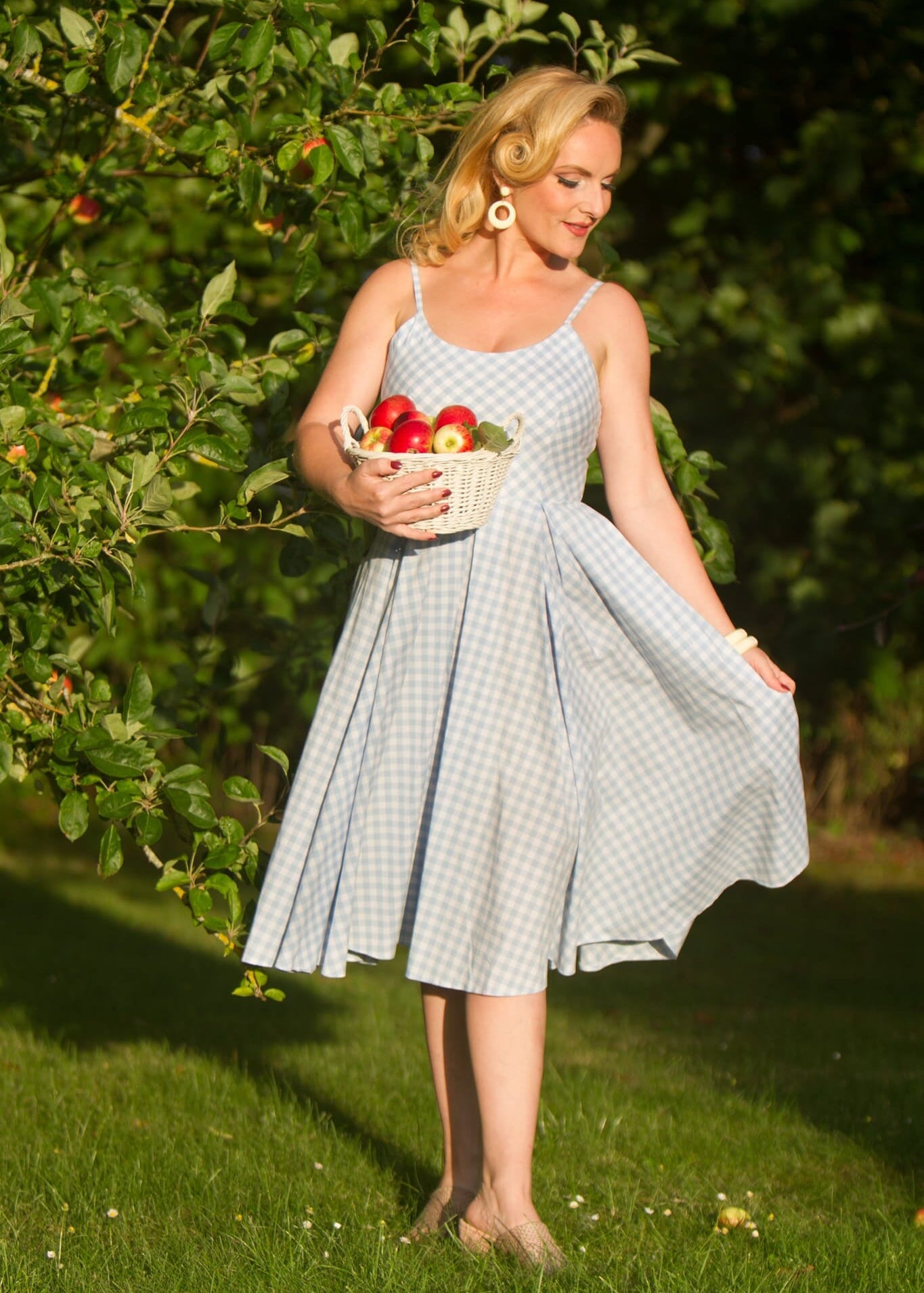 Priscilla swingkjole i blå gingham tern Kjoler Pretty Dress Company 