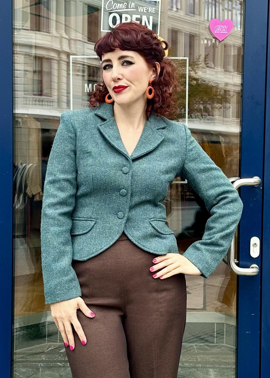 Rosie strikbluse i vintage stil Elegant top med kokosknapper