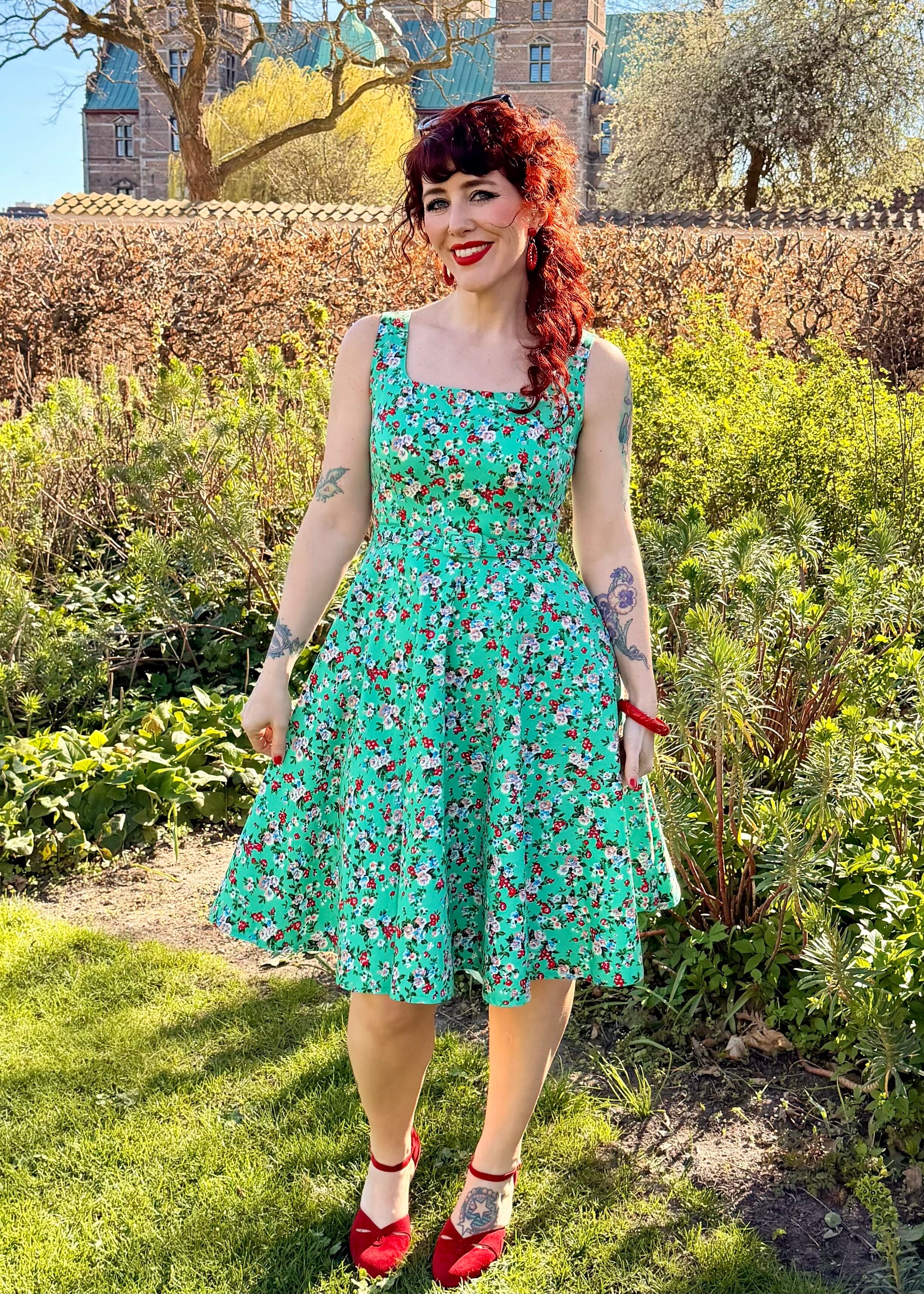 Rosie swingkjole med brede stropper - mint bloom swing kjole Daisy Dapper 