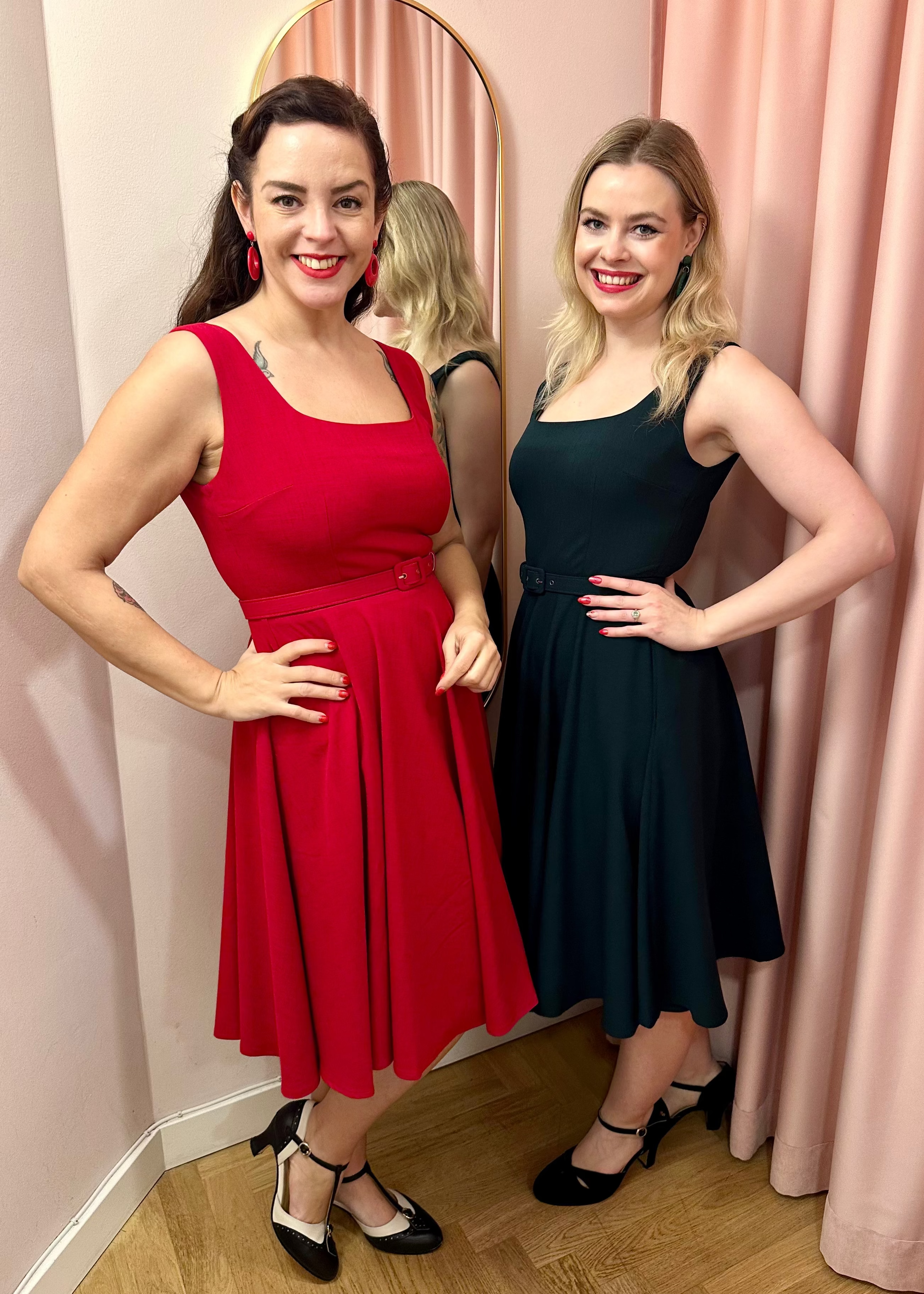 Rosie swingkjole med brede stropper - mørk grøn Kjoler Daisy Dapper 