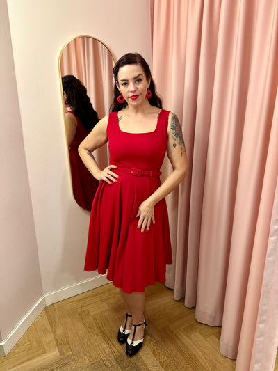 Rosie swingkjole med brede stropper - rød Kjoler Daisy Dapper 