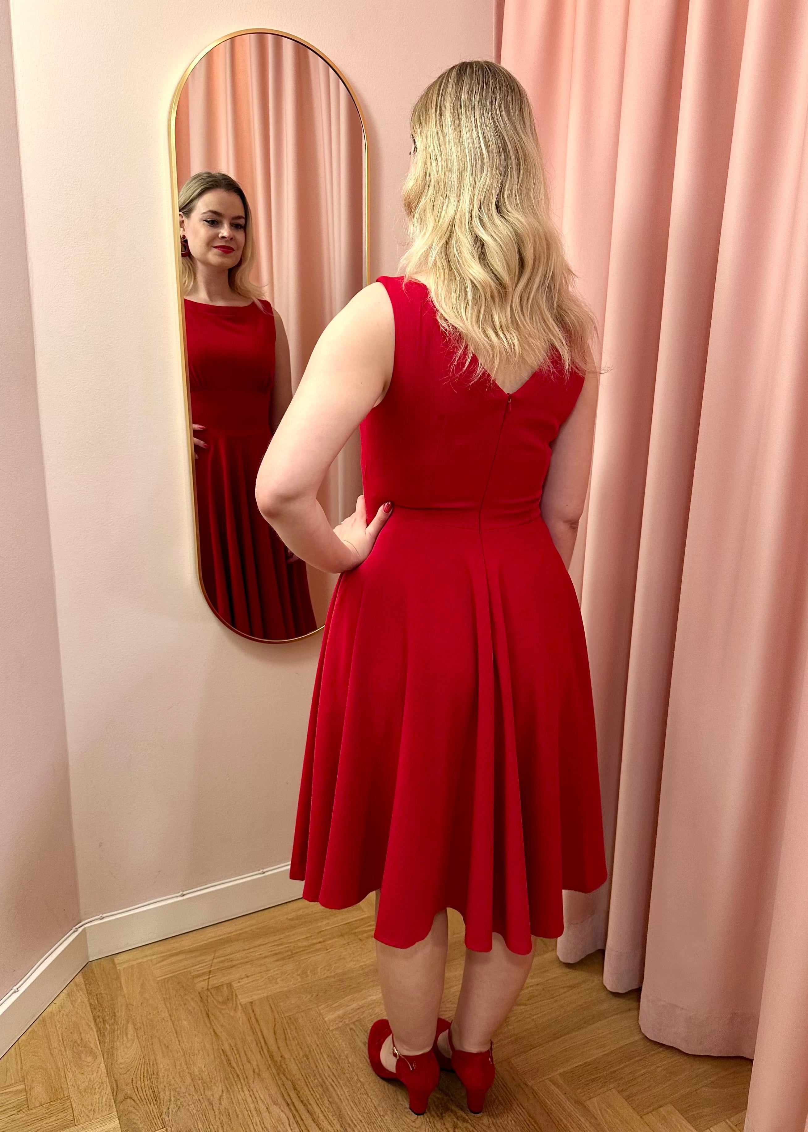 Ruby boatneck swingkjole - rød Kjoler Daisy Dapper 