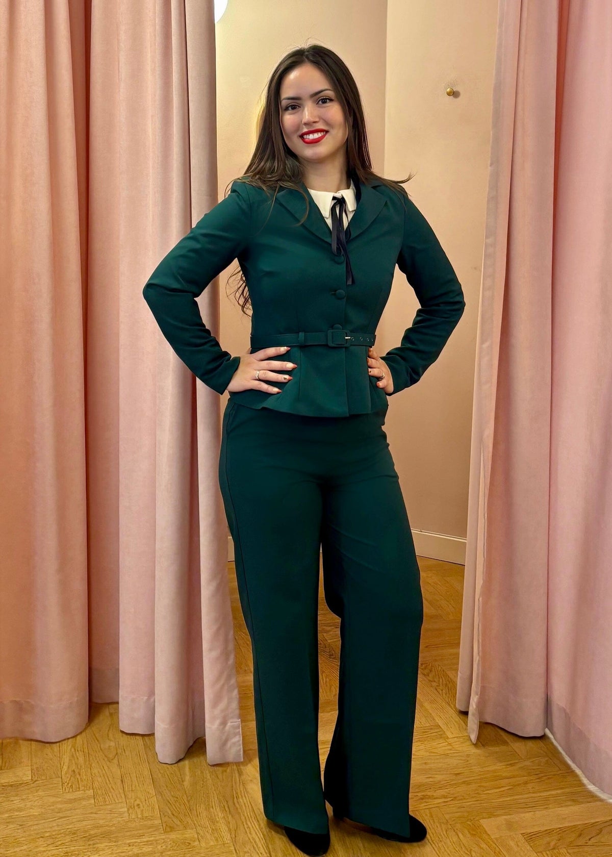 Sally højtaljede bukser med knapper - mørkegrøn bukser Daisy Dapper 