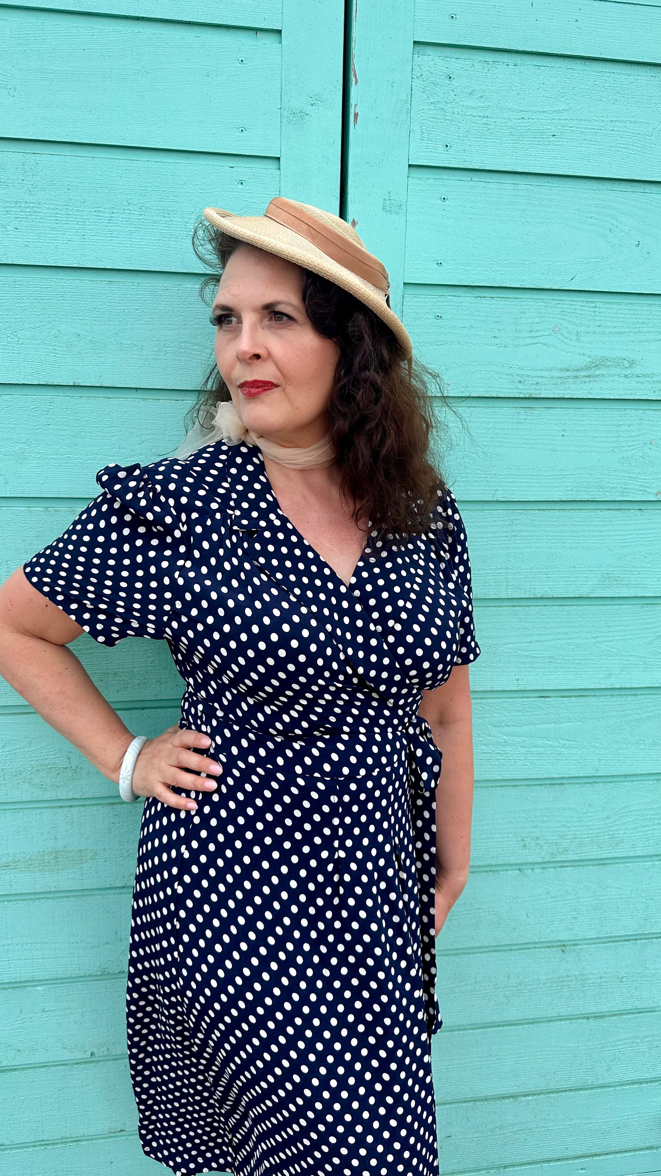 Slåom kjole i blå med prikker slåom kjole Seamstress Of Bloomsbury 