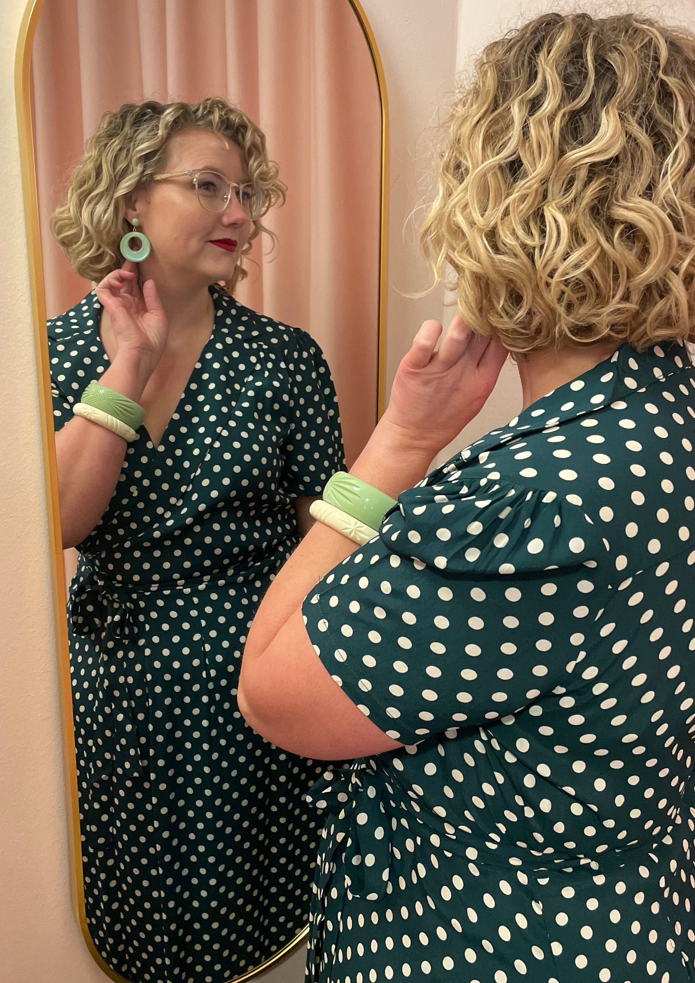 Slåom kjole i grøn med prikker toej Seamstress Of Bloomsbury 