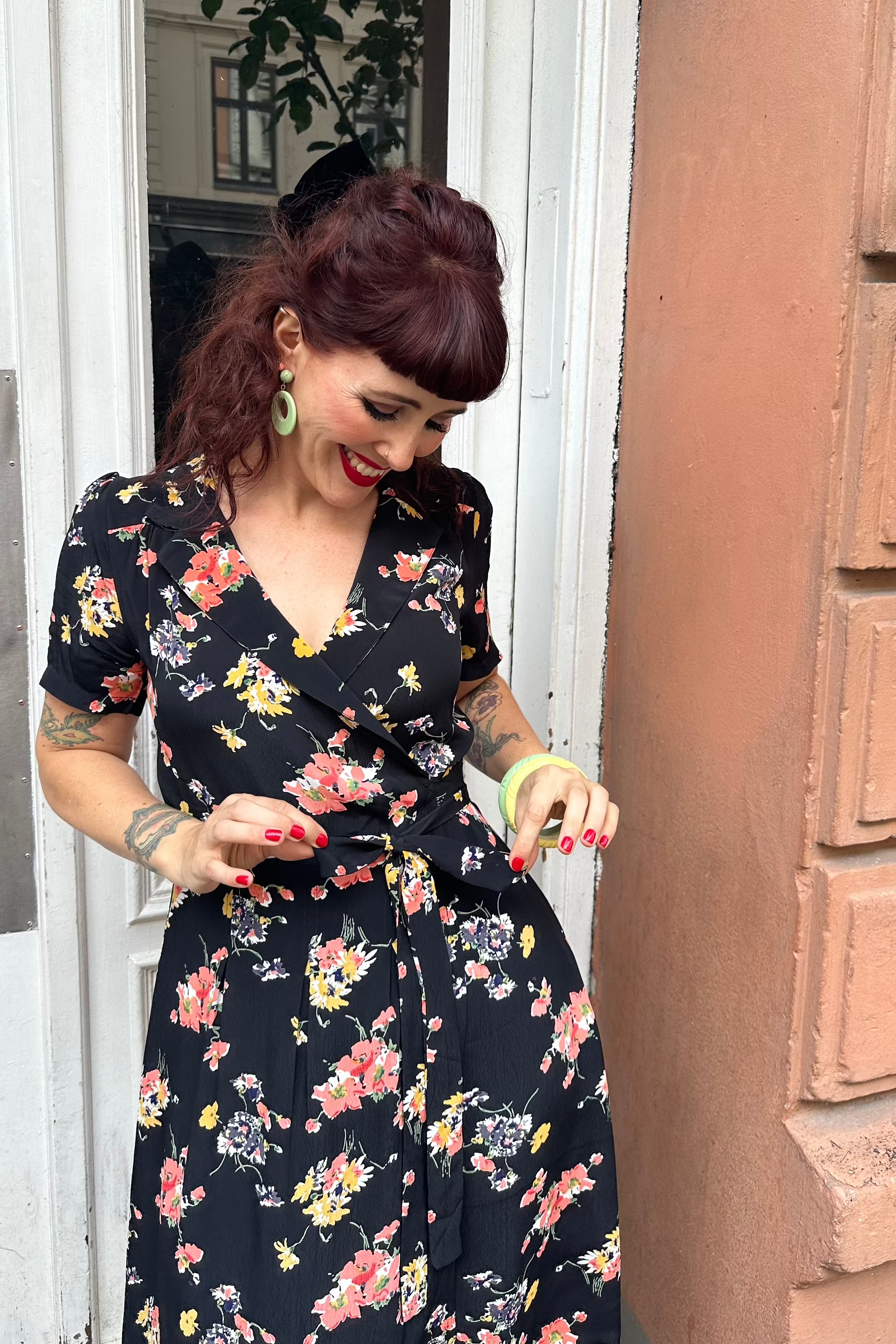 Slåom kjole i sort med Mayflower print slåom kjole Seamstress Of Bloomsbury 