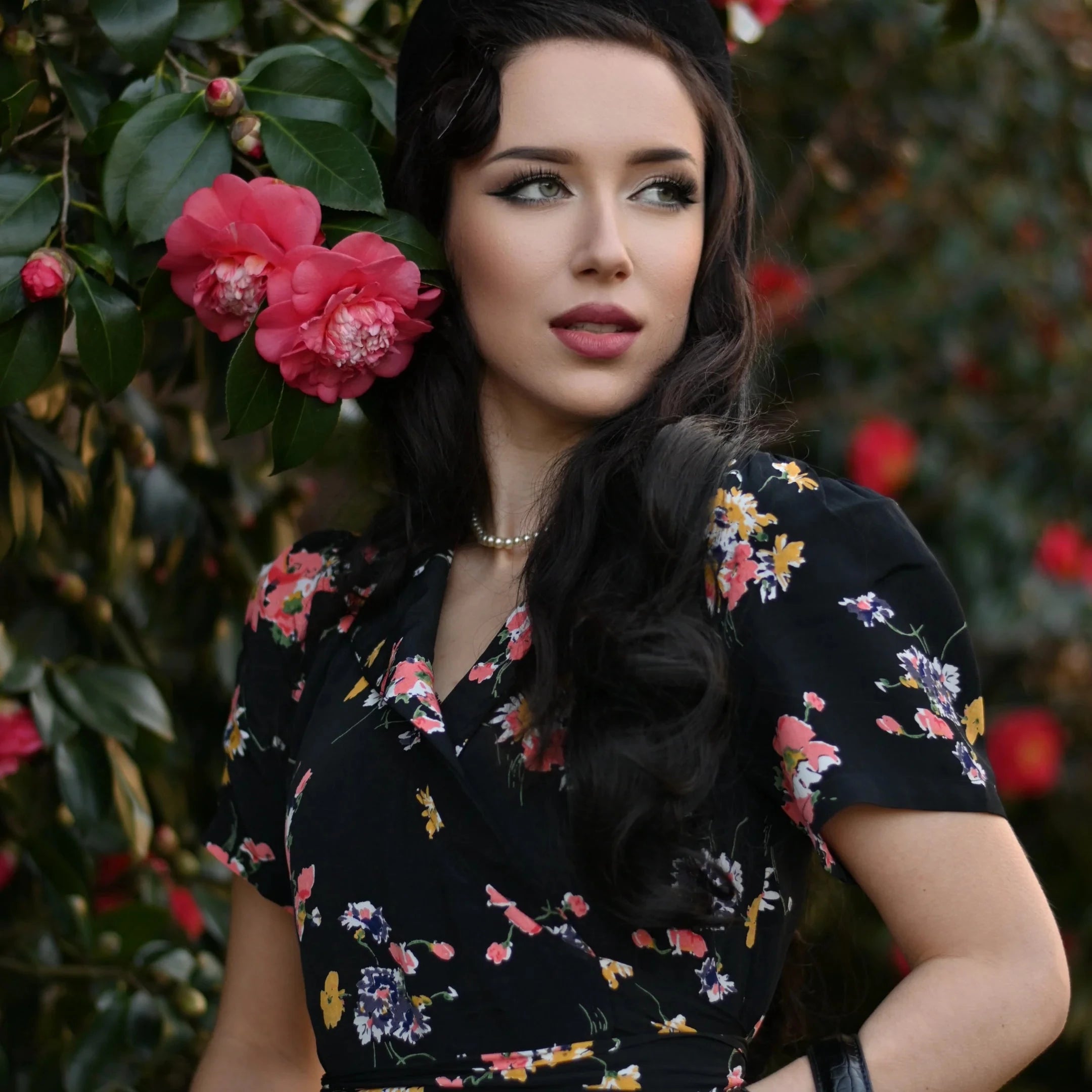 Slåom kjole i sort med Mayflower print slåom kjole Seamstress Of Bloomsbury 