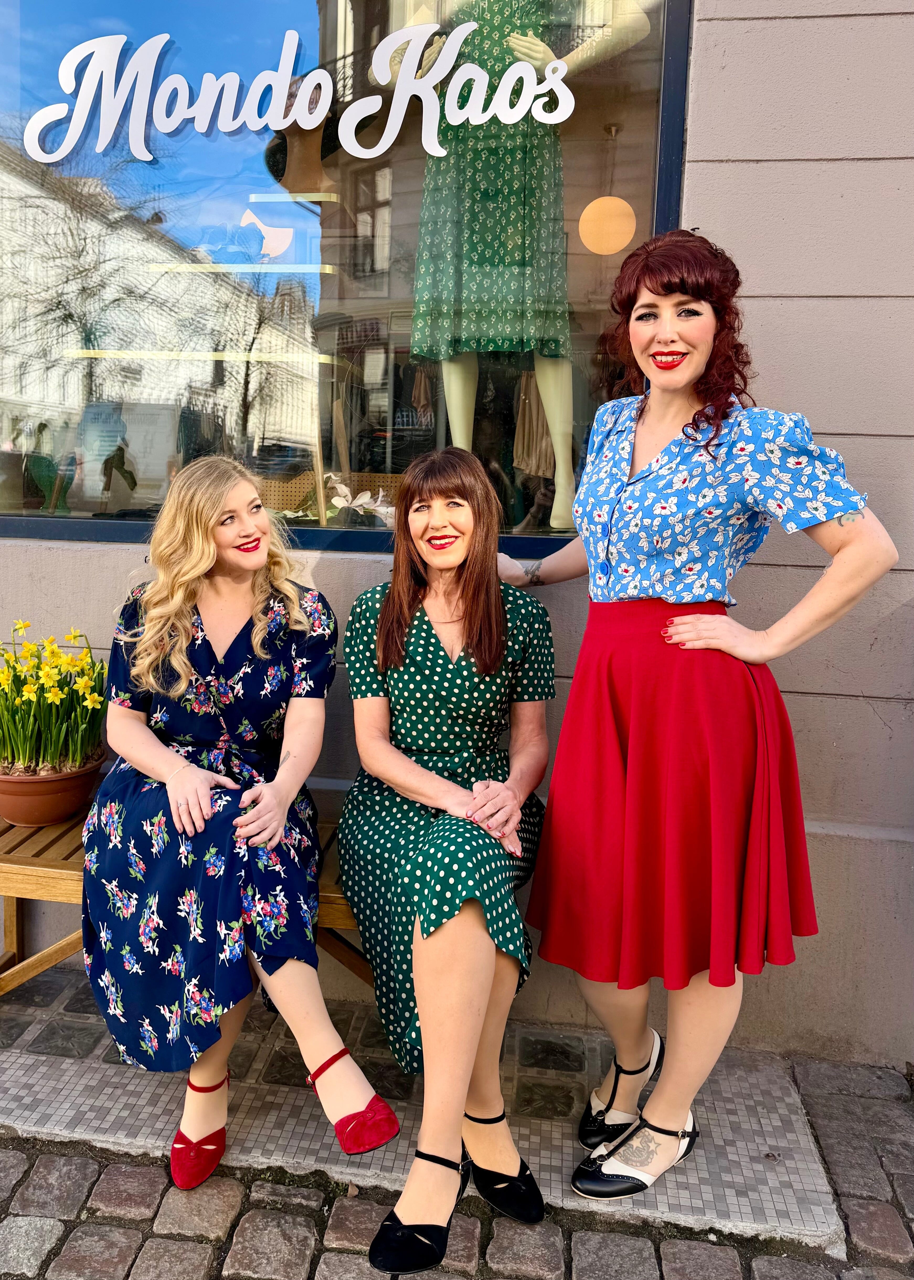 Slåom kjole i vintage stil - navy floral dancer print slåom kjole Seamstress Of Bloomsbury 