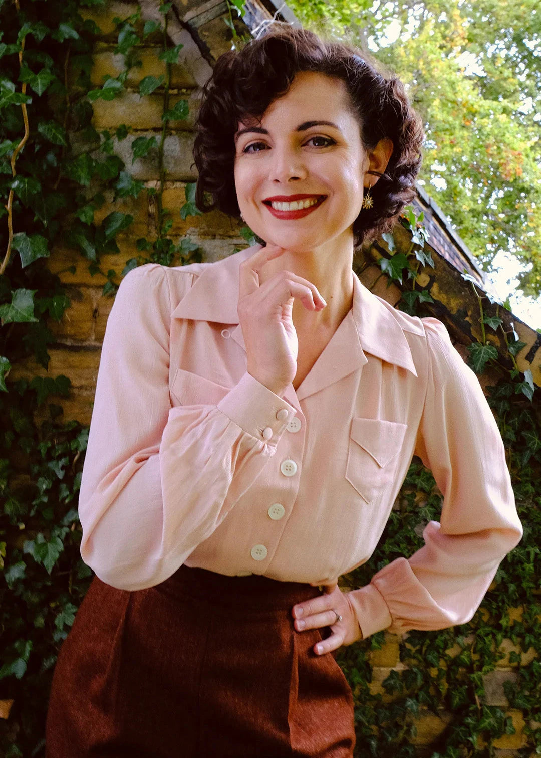 Sweetheart vintage stils skjortebluse i rosa blush langærmet skjorte House of Foxy 