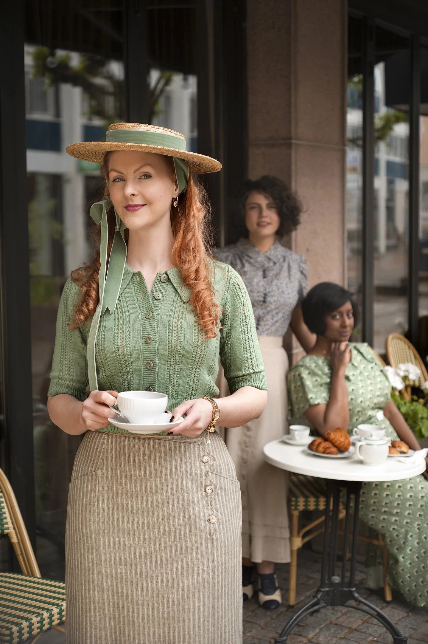 The Non Contrast Cardigan - Lys grøn bluse Emmy Design 