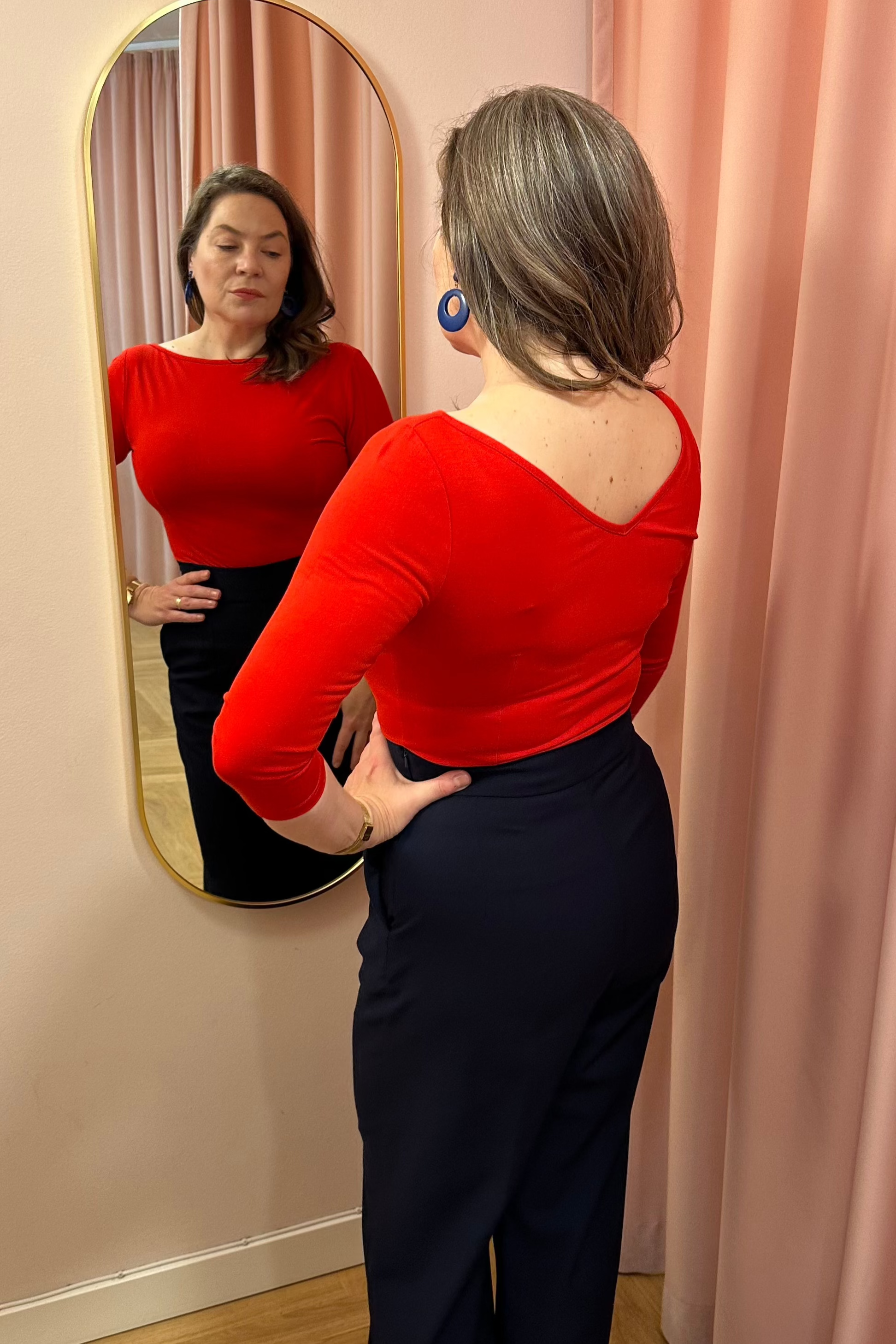 Vendbar boatneck top i rød jersey top Daisy Dapper 