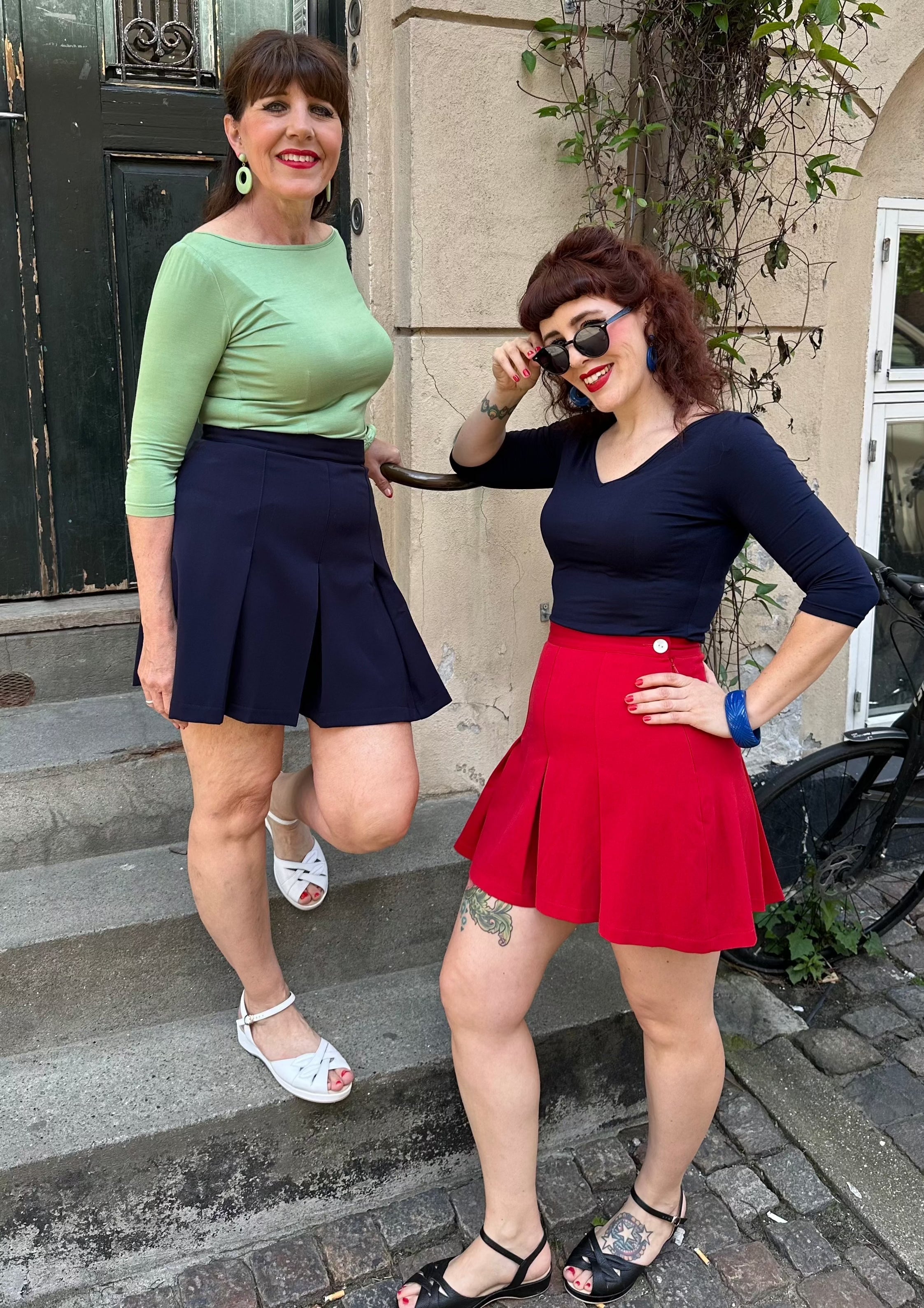 Vintage style plisserede shorts i navy toej House Of Foxy 