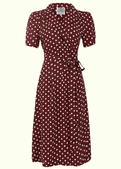 Bloomsbury: Slå om-kjole i mørkerød med prikker toej Mondo Kaos 